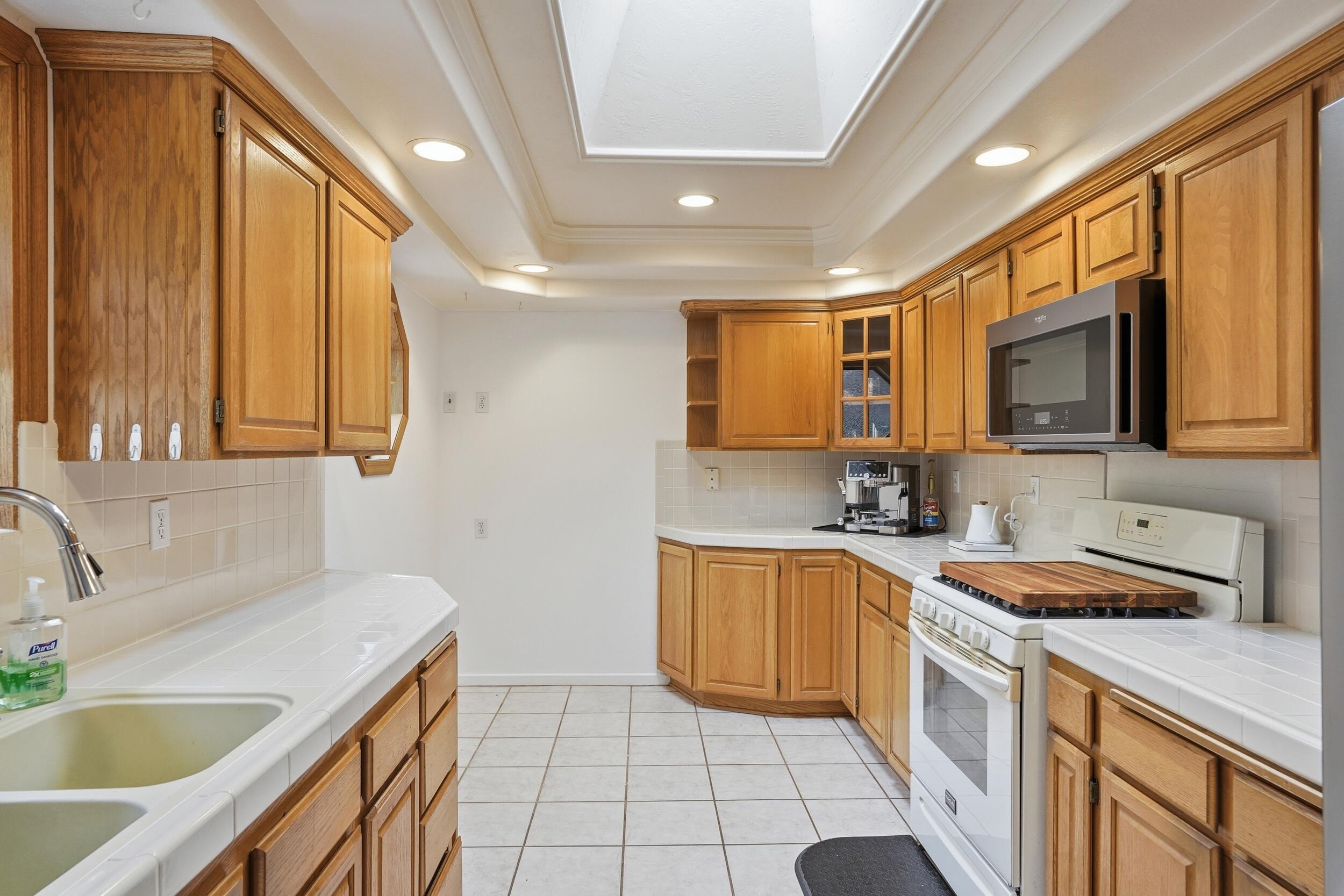 836 Clemens Way