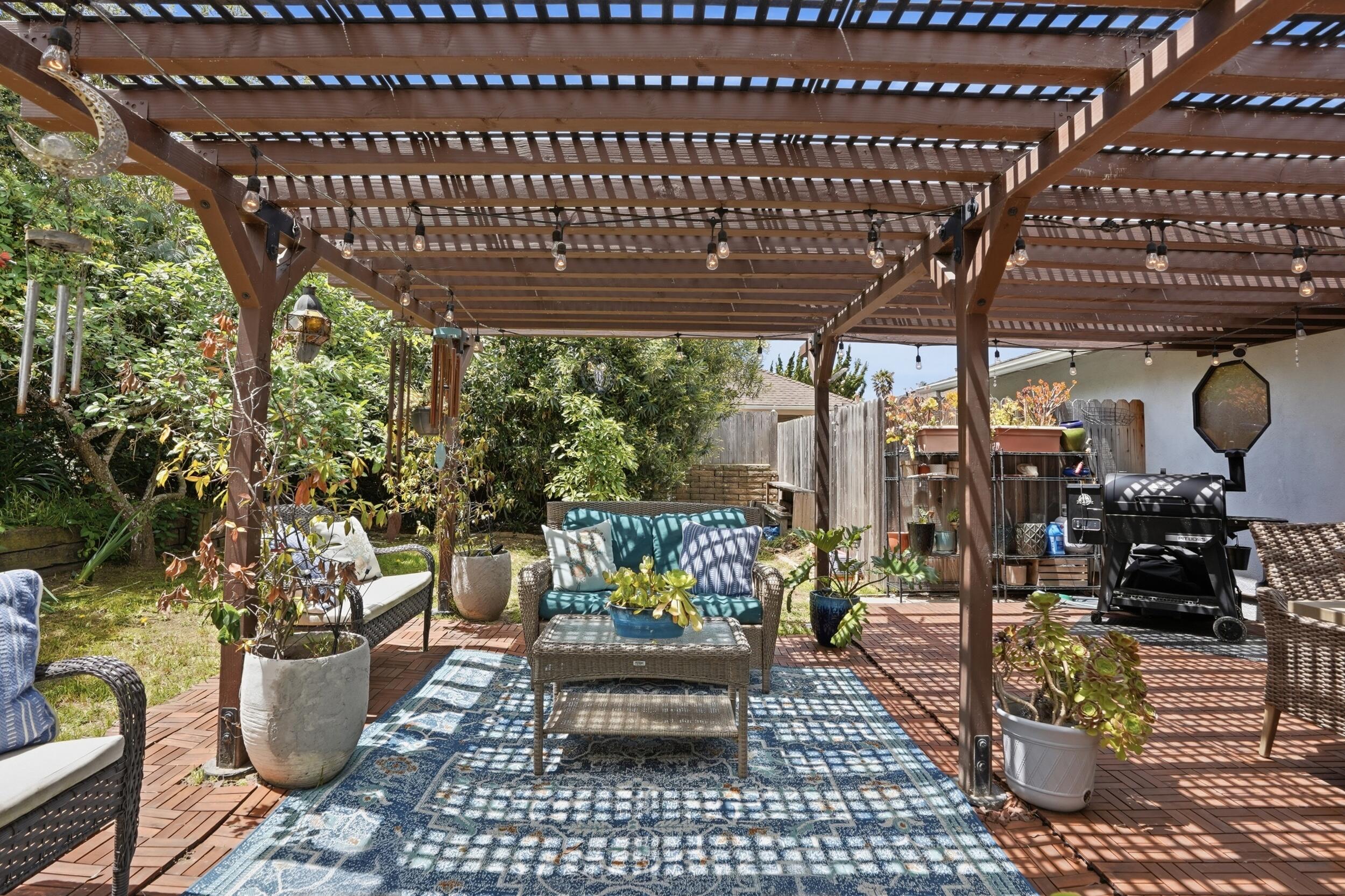 836 Clemens Way