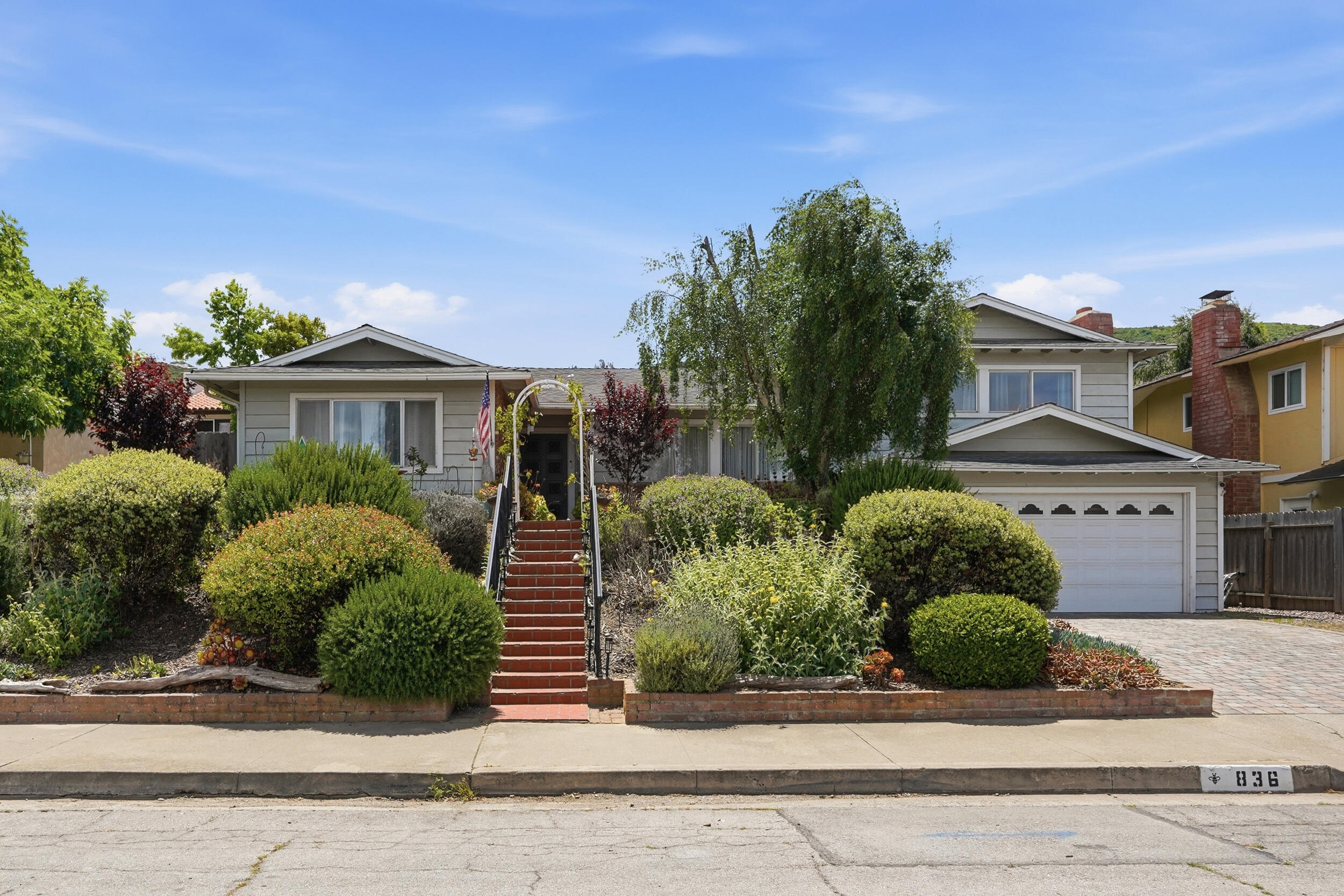 836 Clemens Way