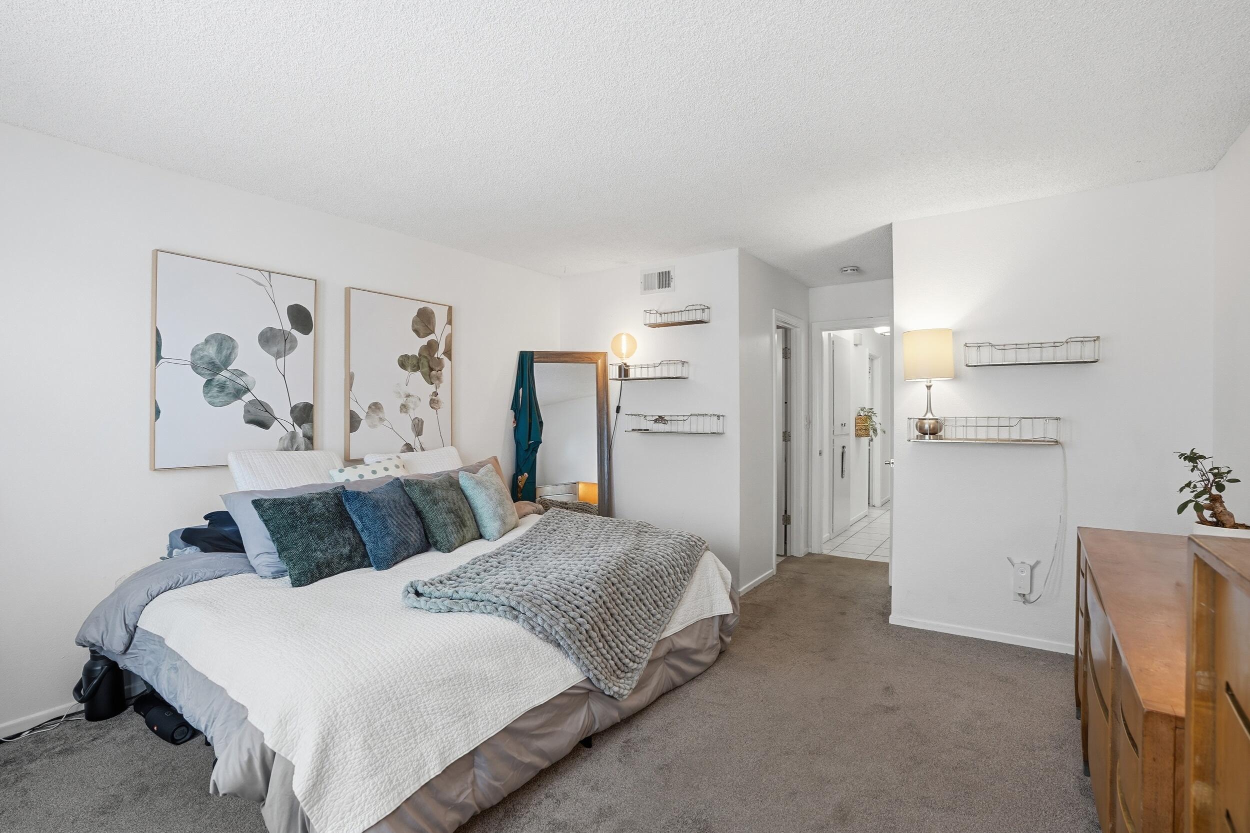 836 Clemens Way