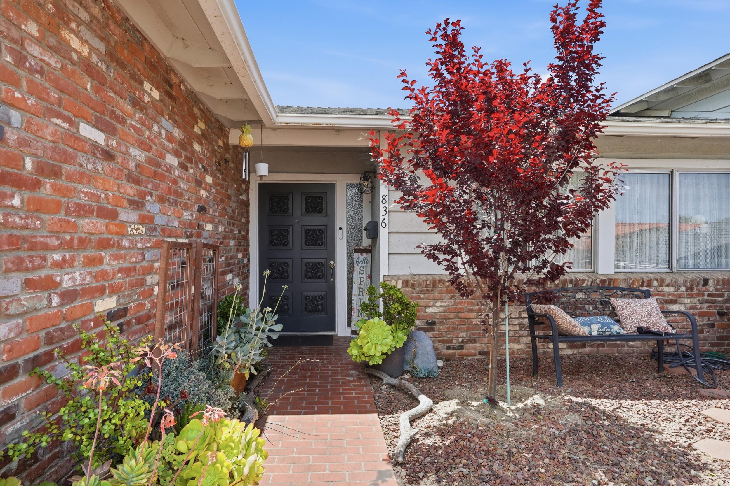 836 Clemens Way
