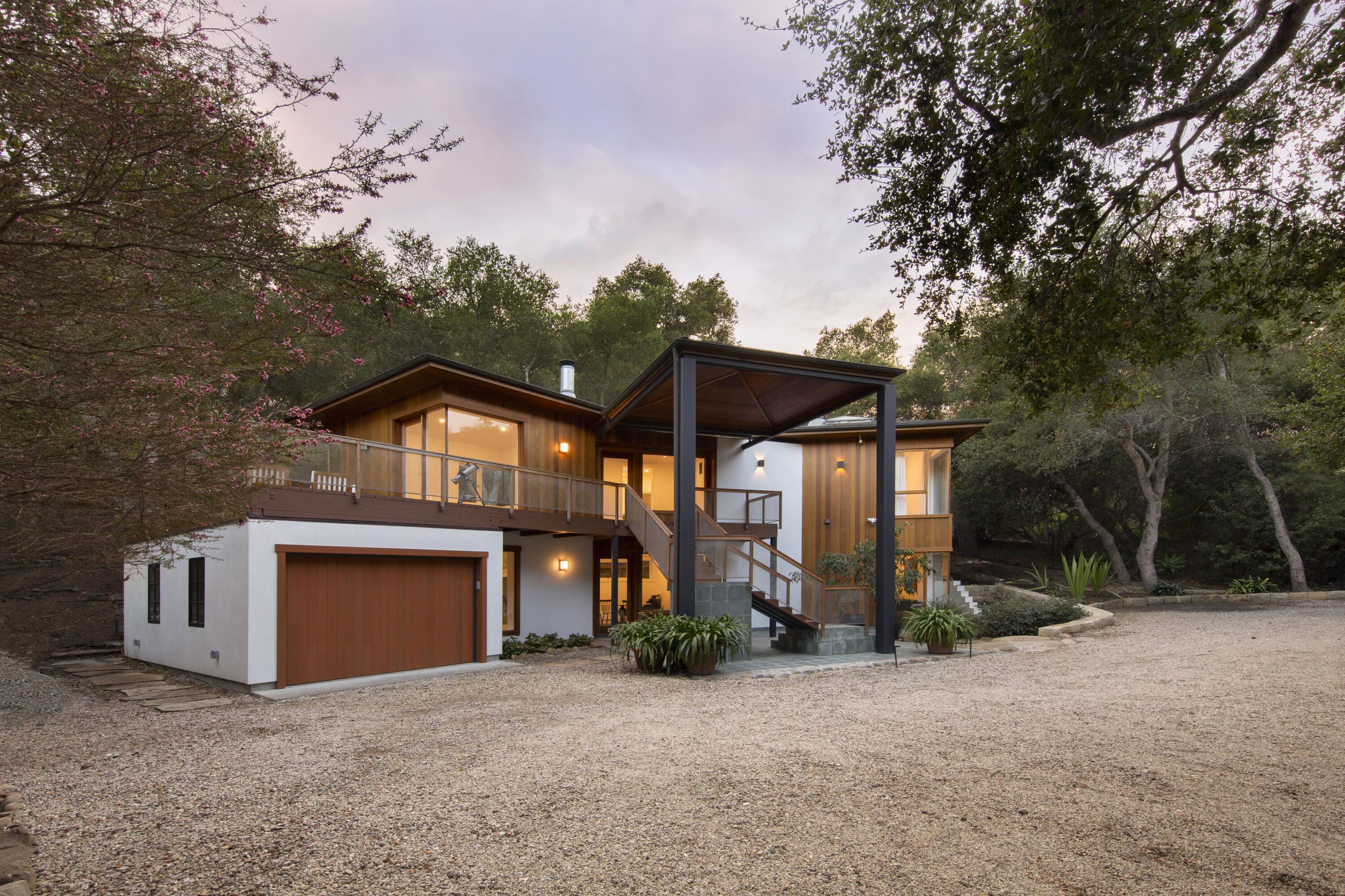 2815 E Valley Road