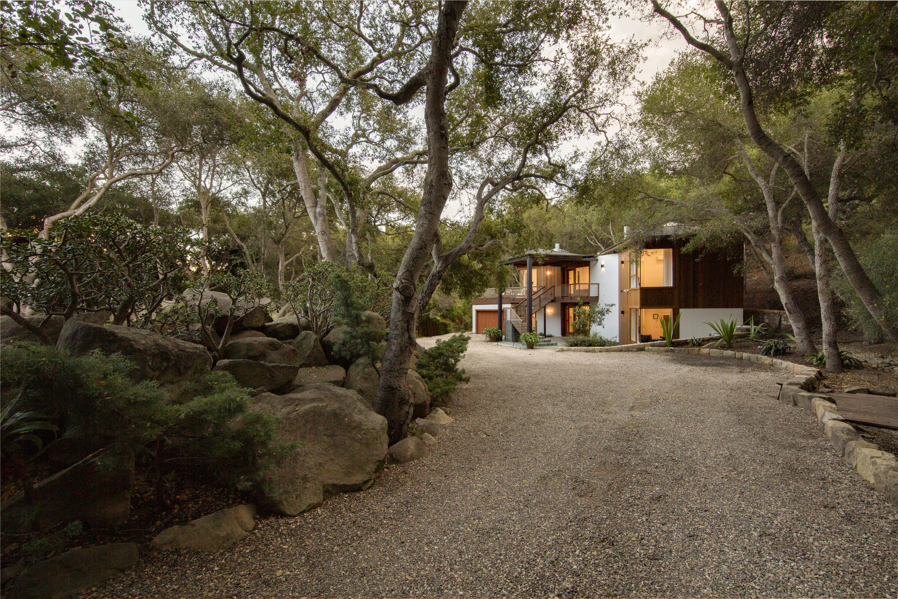 2815 E Valley Road
