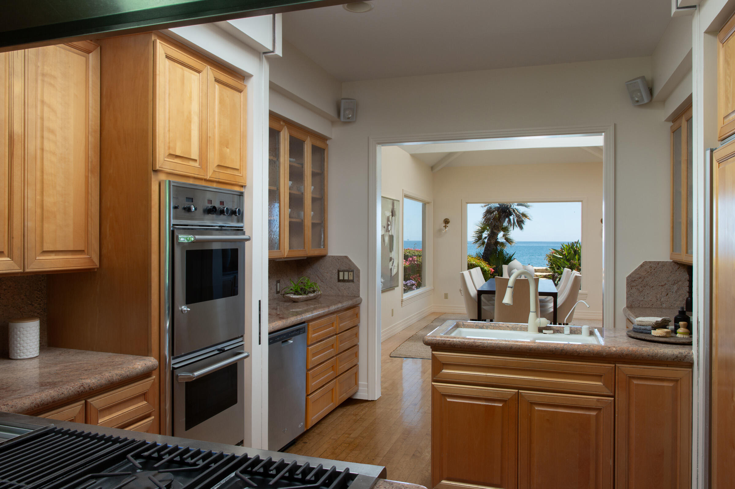 1465 Edgecliff Lane