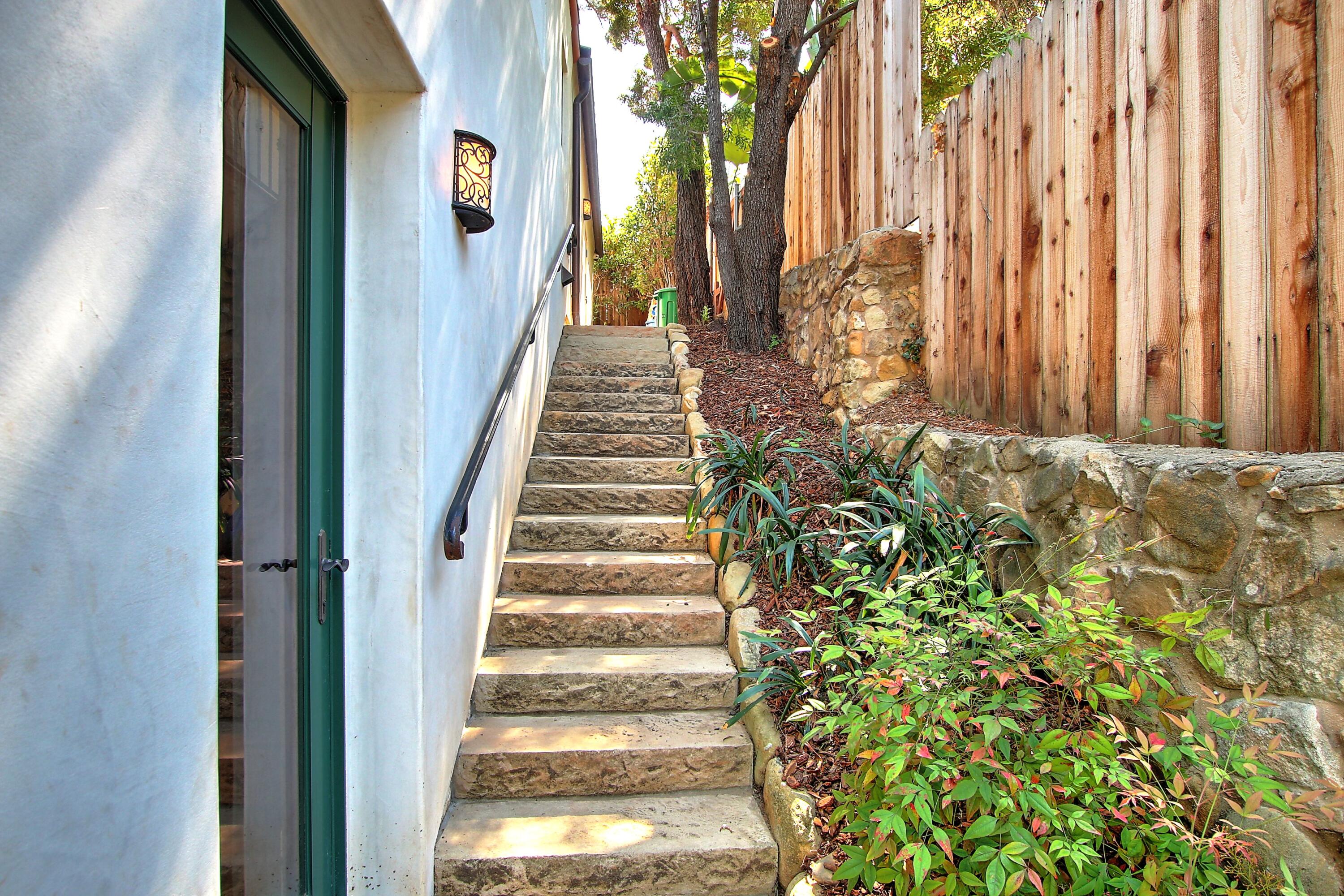 731 E Anapamu Street