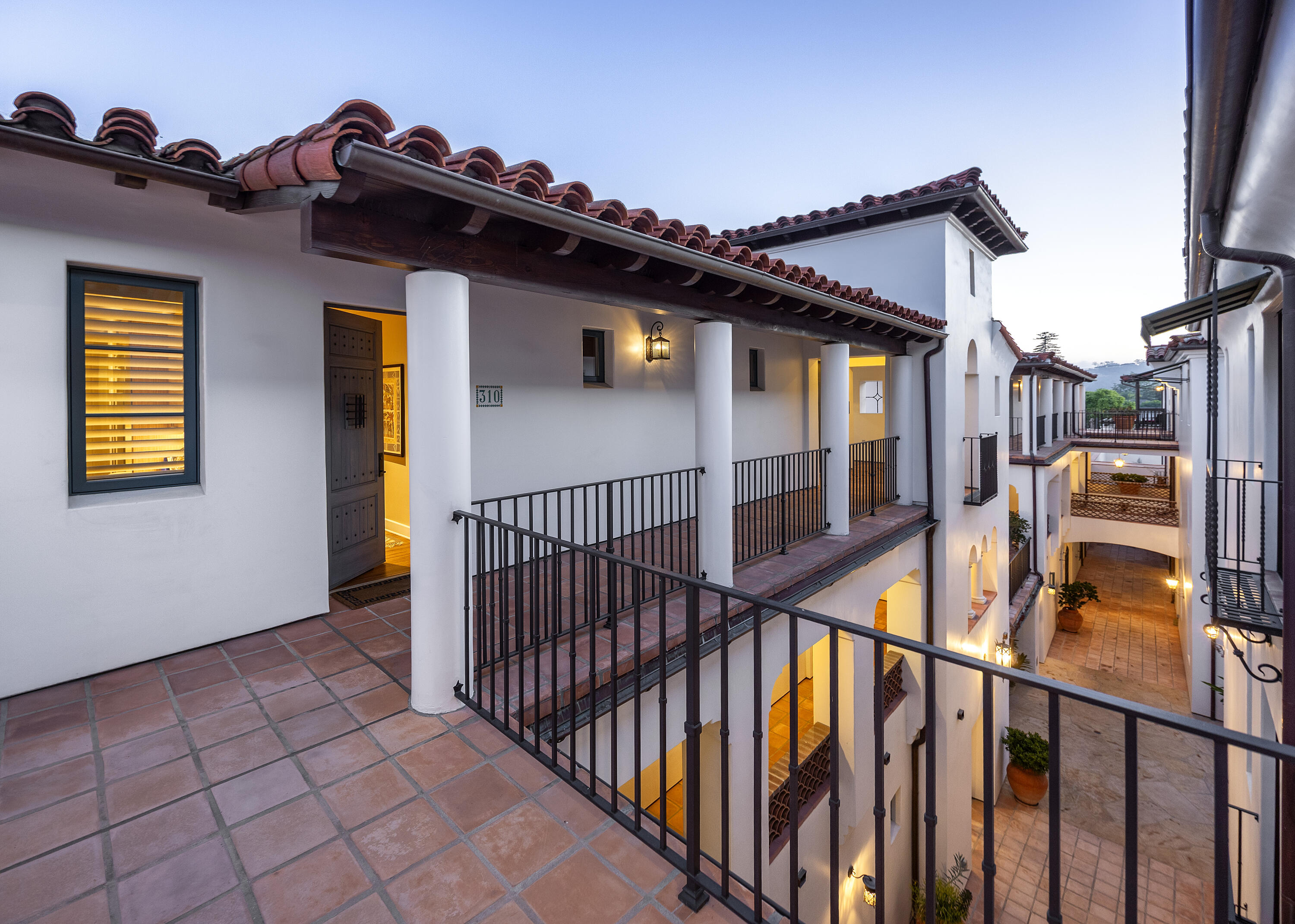 18 W Victoria Street 310