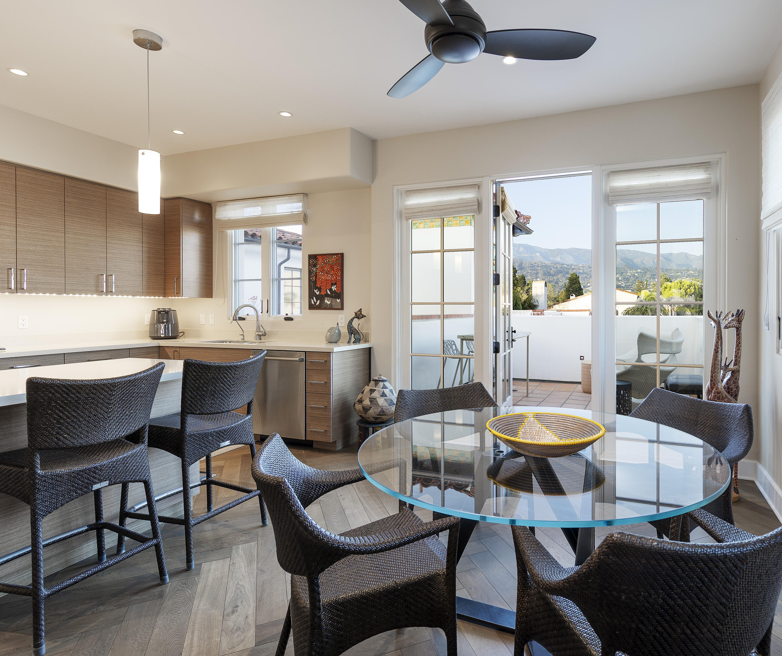 18 W Victoria Street 310