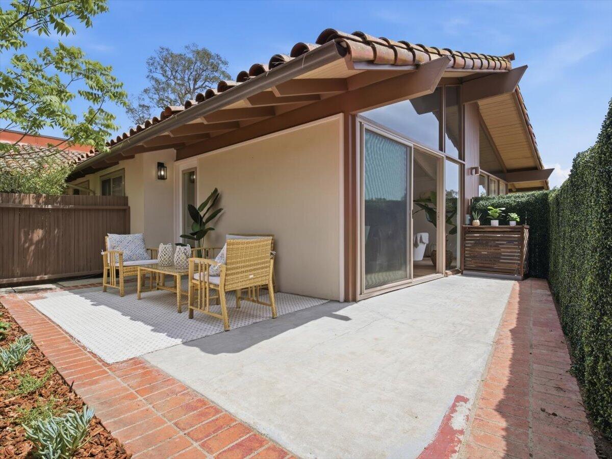 2732 Miradero Drive
