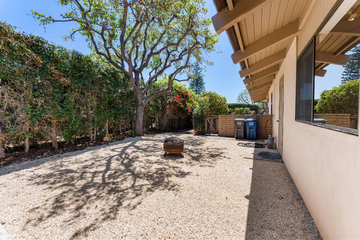 555 N La Cumbre Road