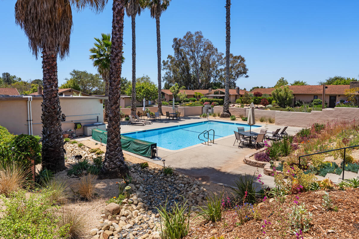 555 N La Cumbre Road