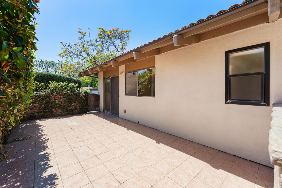 555 N La Cumbre Road