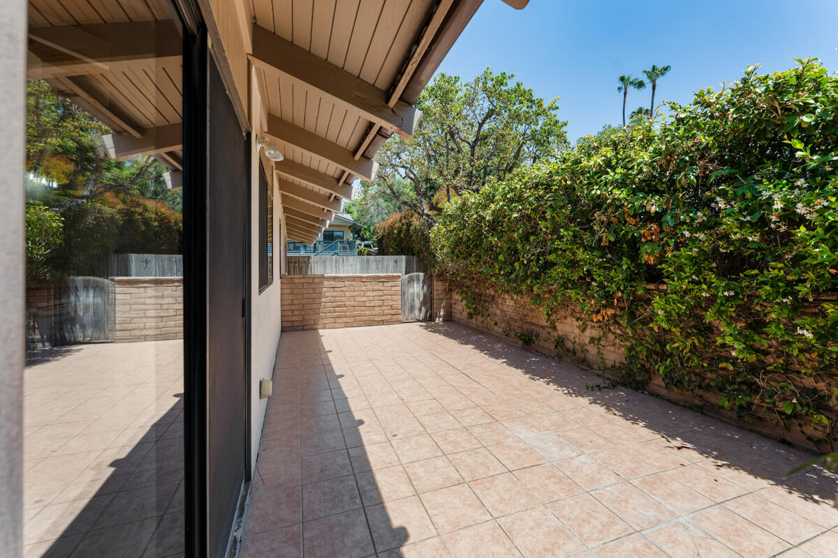 555 N La Cumbre Road