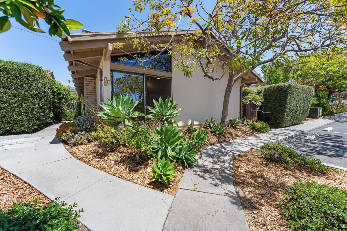 555 N La Cumbre Road