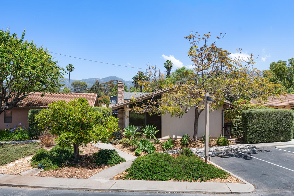 555 N La Cumbre Road