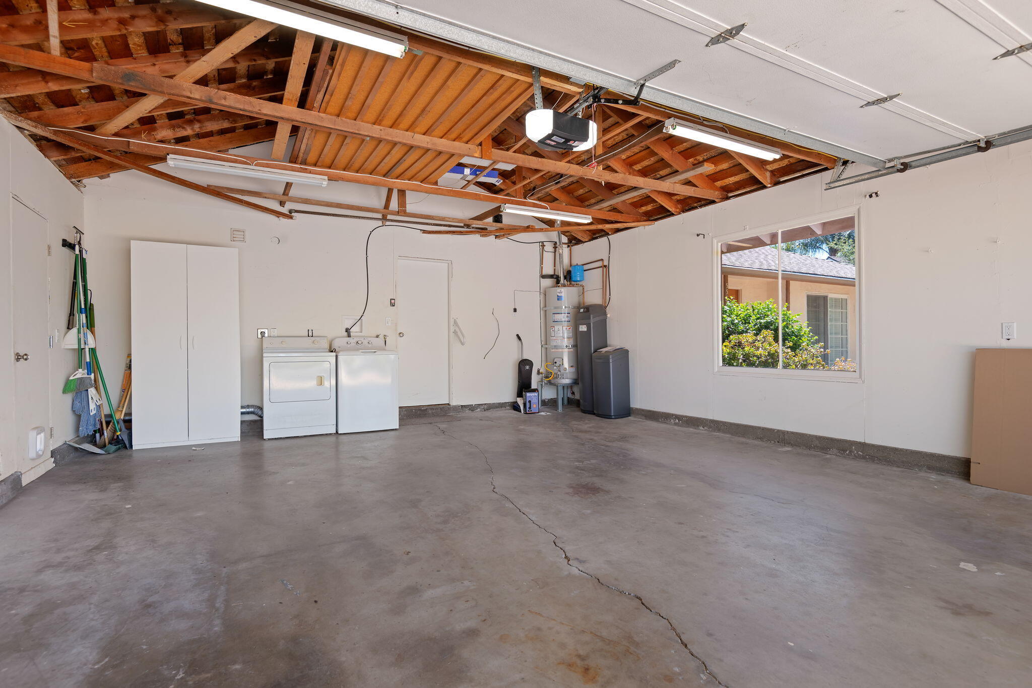 5549 Huntington Drive