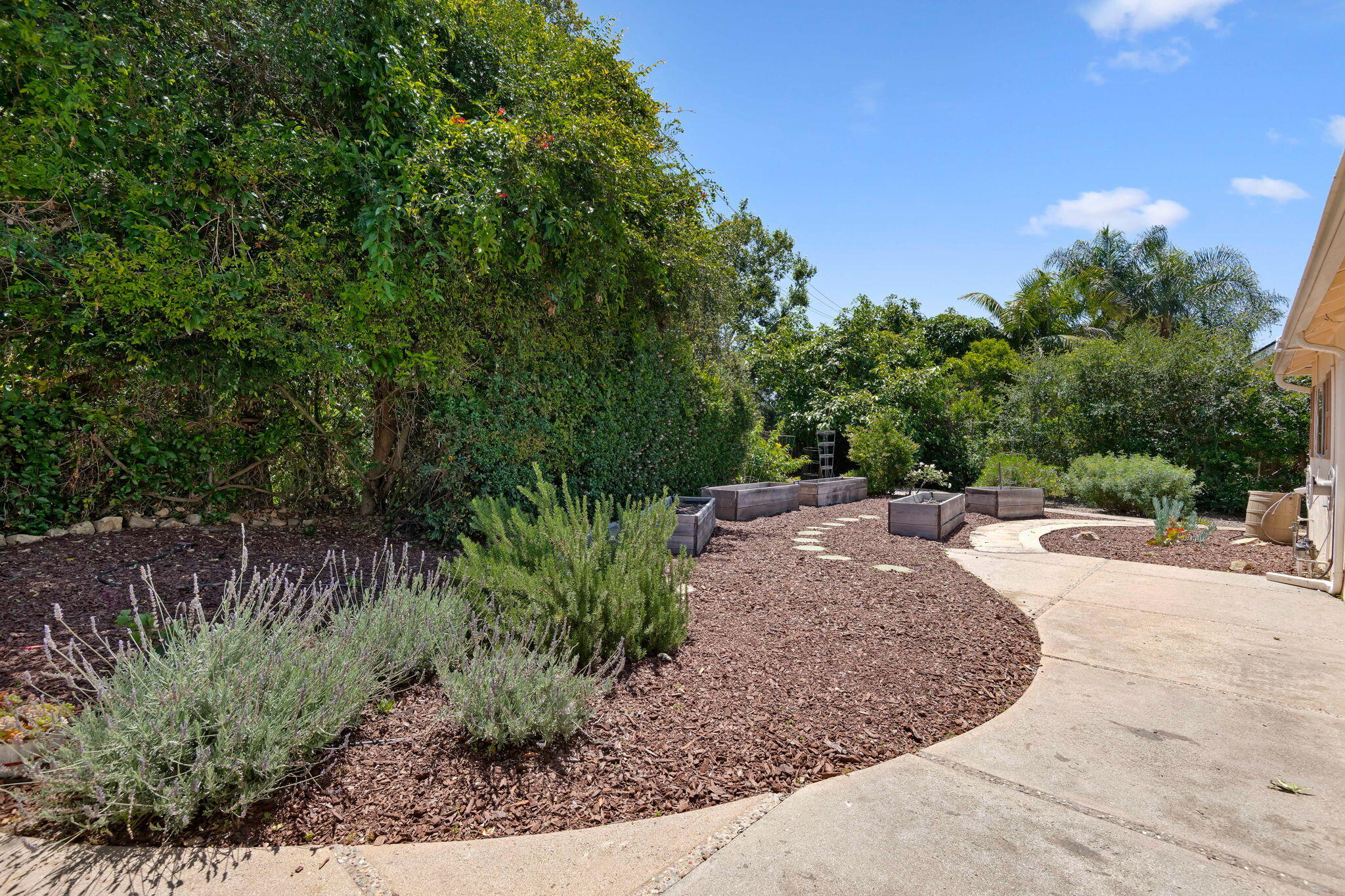 5549 Huntington Drive