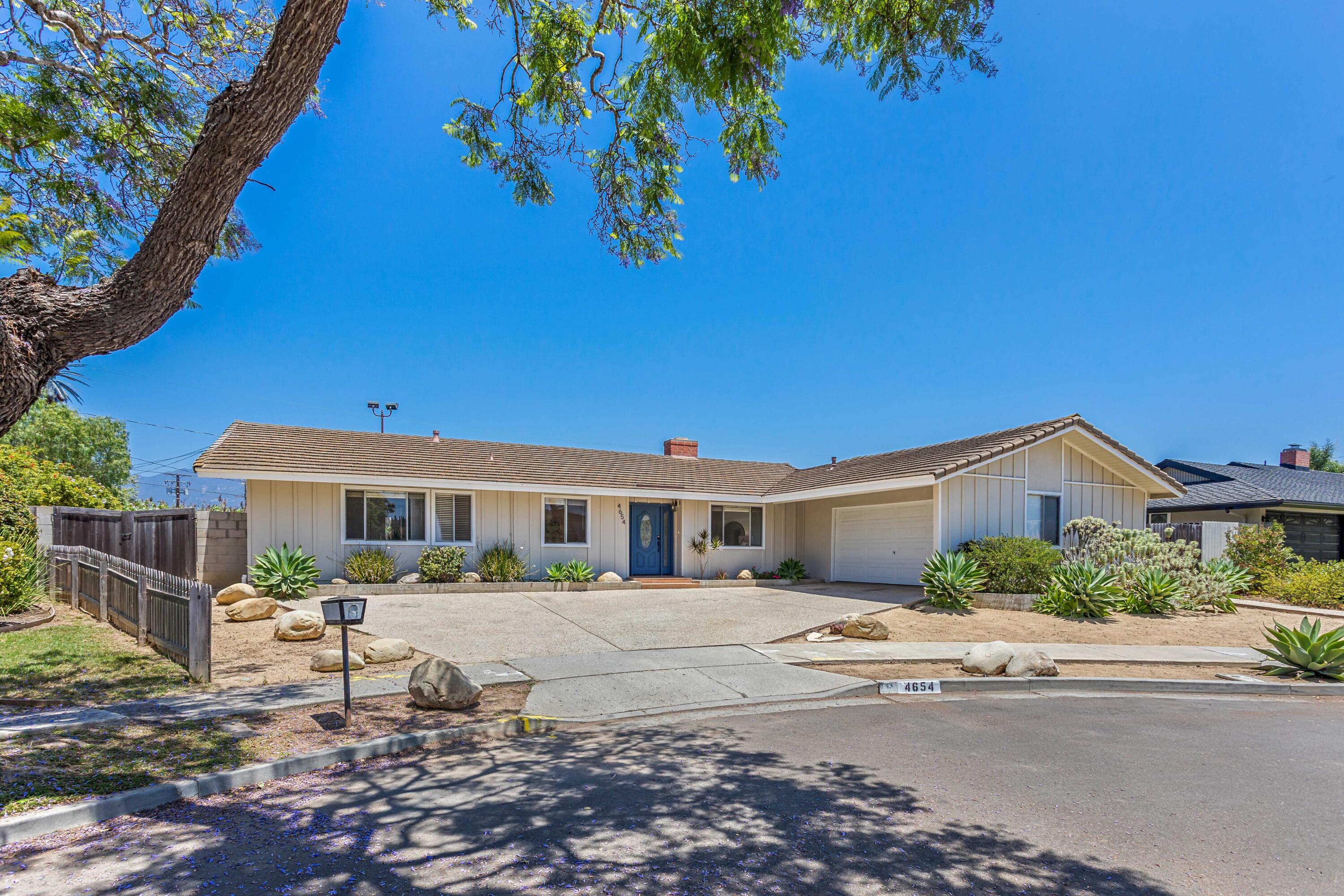 4654 Puente Plaza