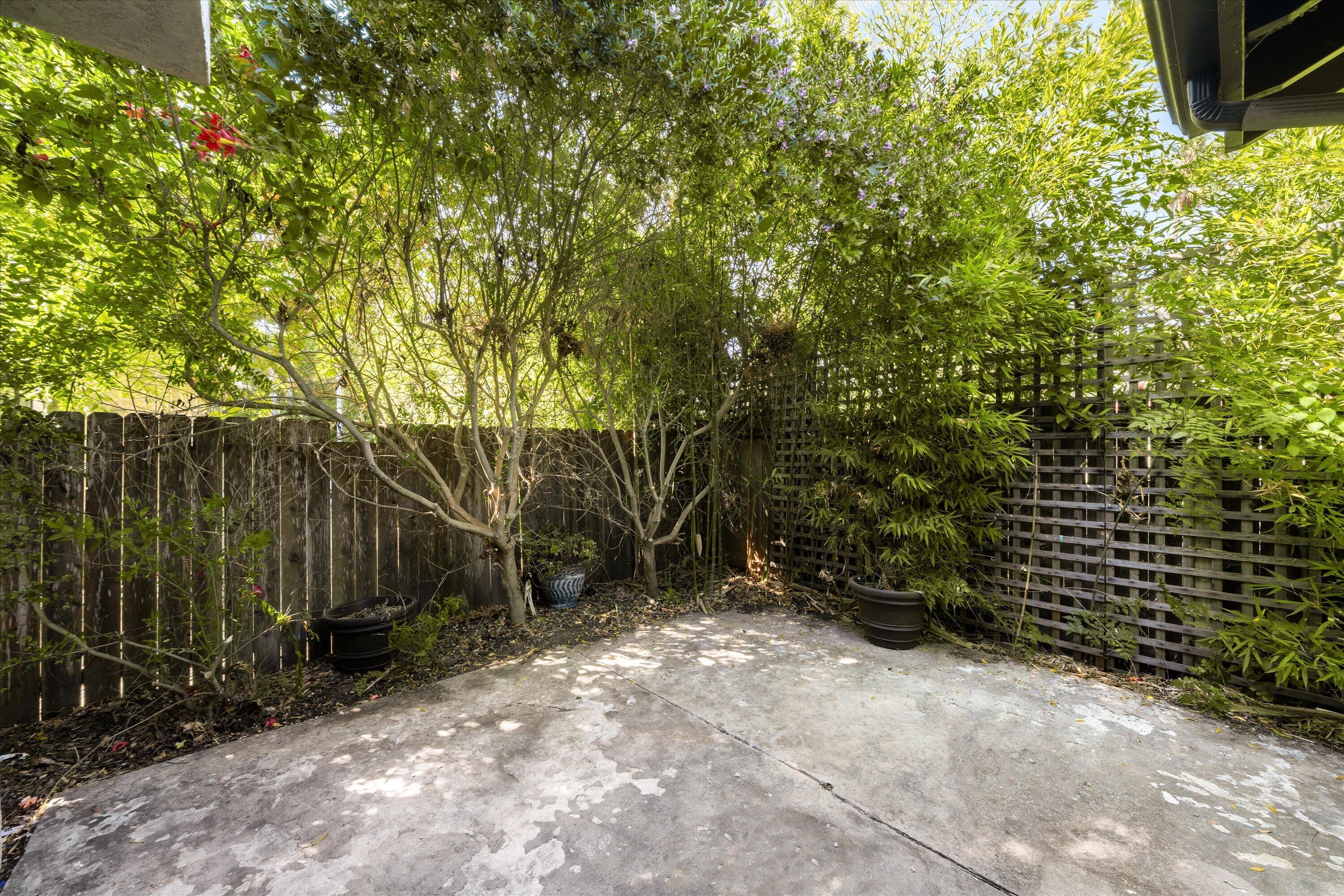 820 W Victoria Street Apt D