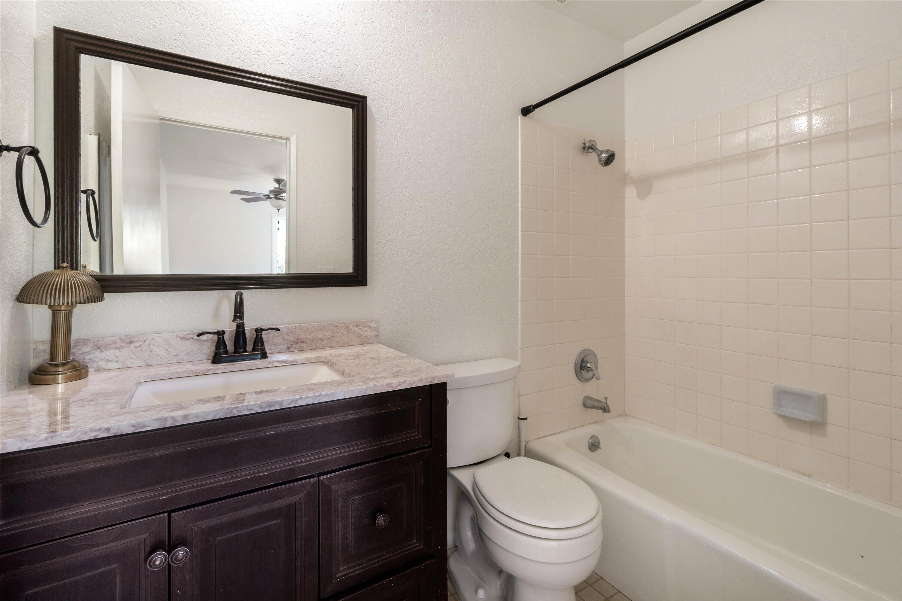 820 W Victoria Street Apt D