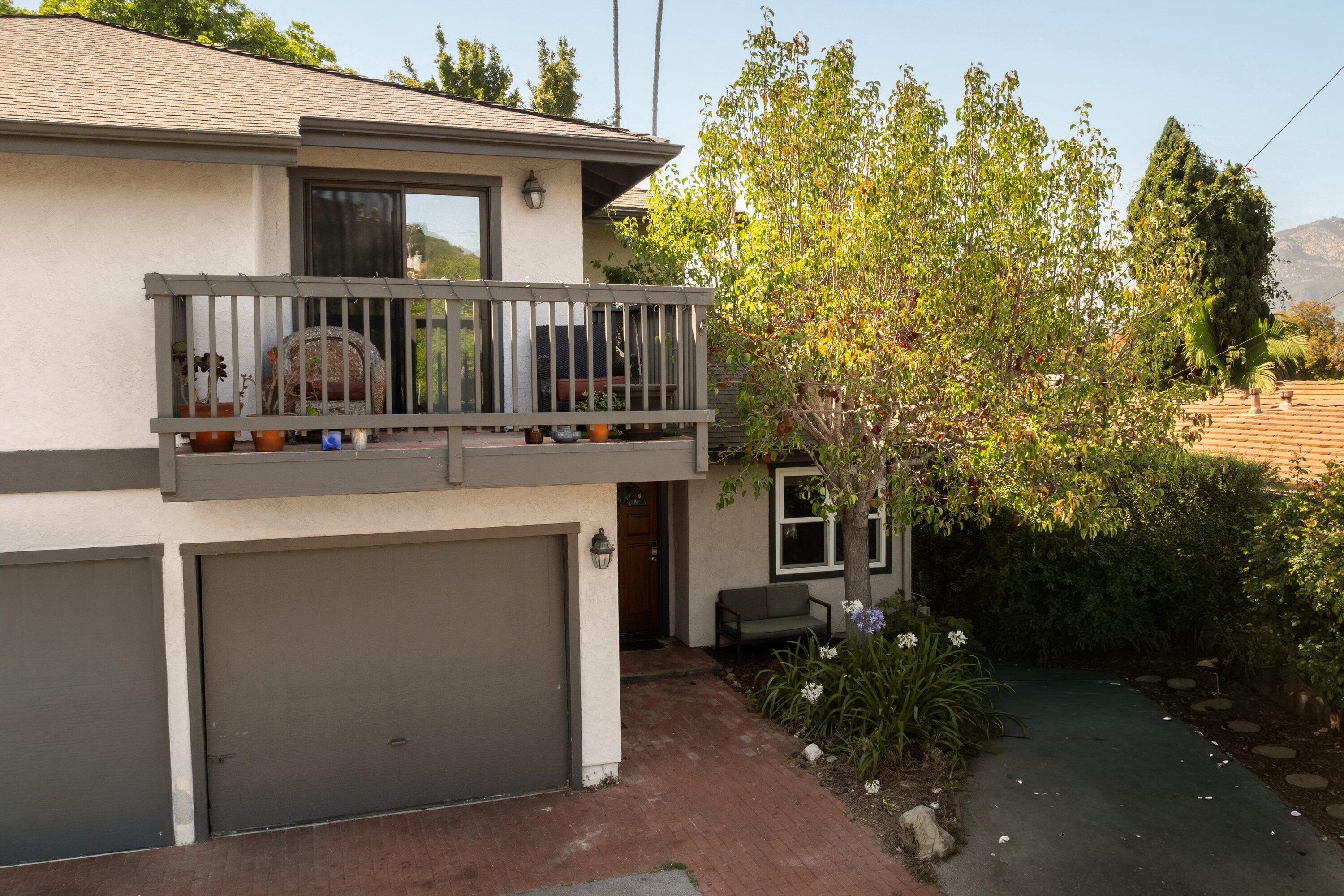 820 W Victoria Street Apt D