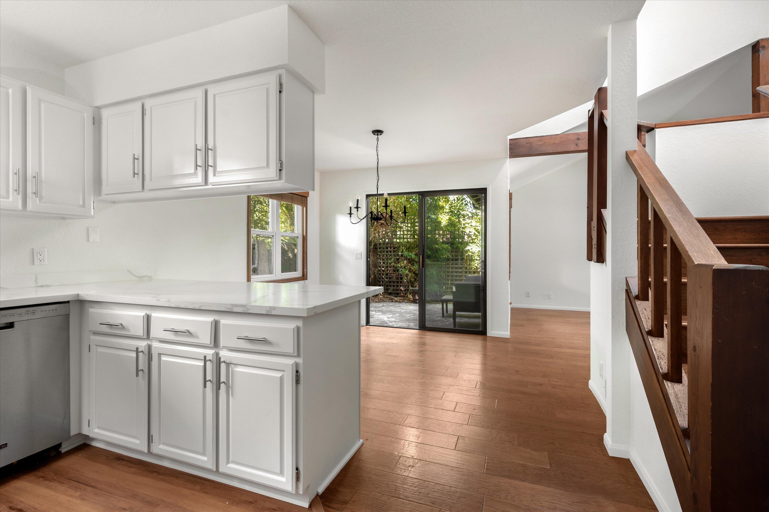 820 W Victoria Street Apt D