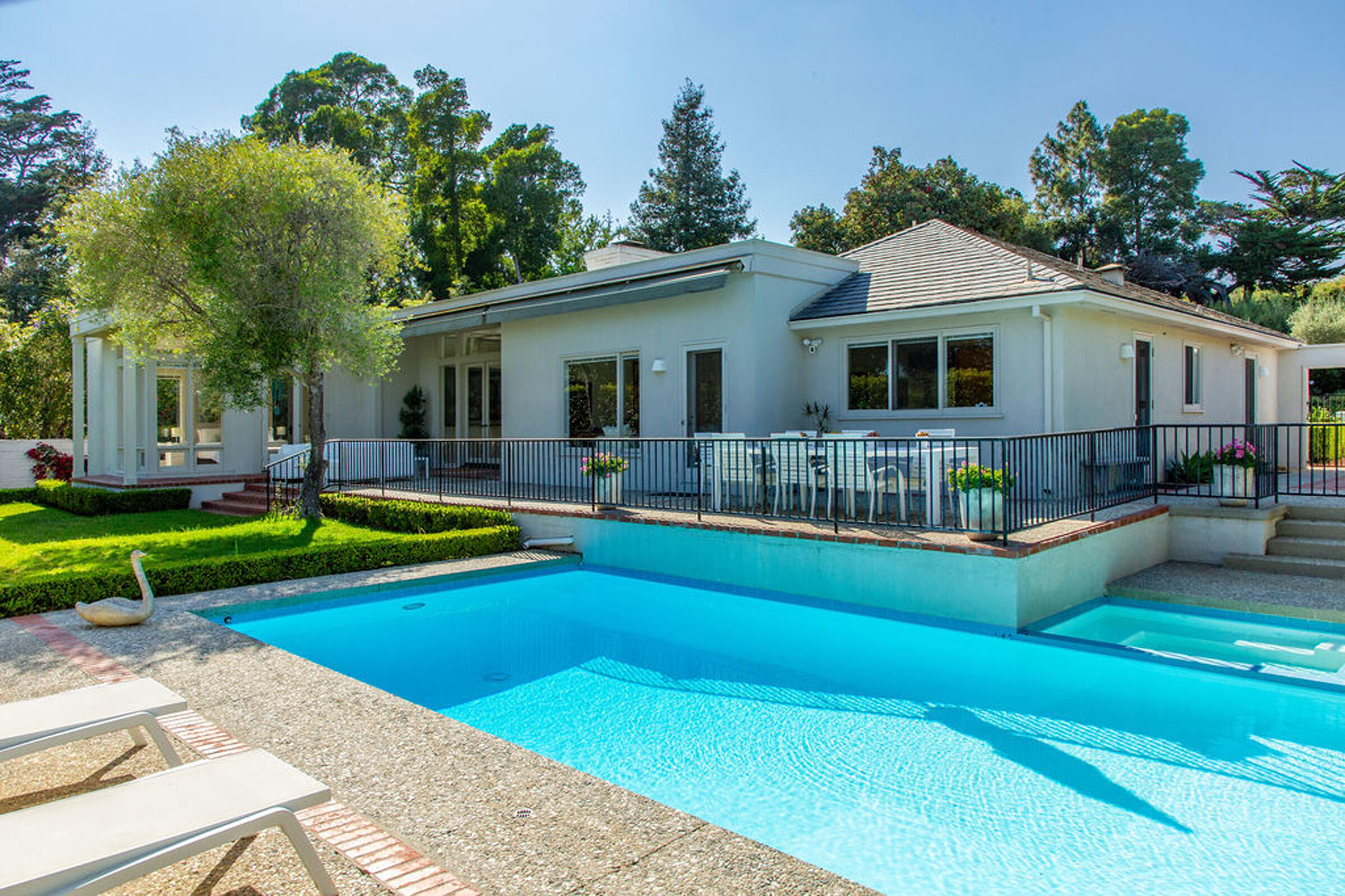 1333 E Valley Road