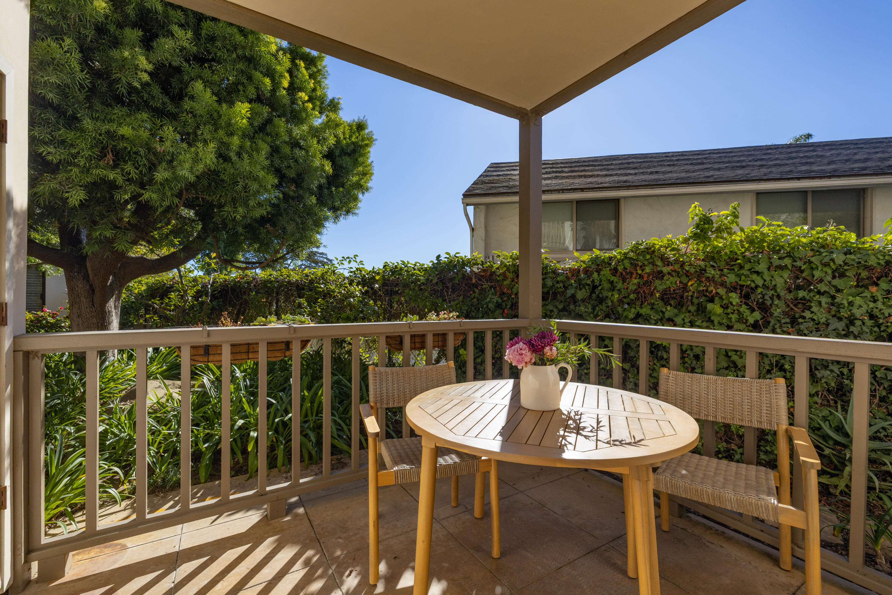 555 E Arrellaga Street 6