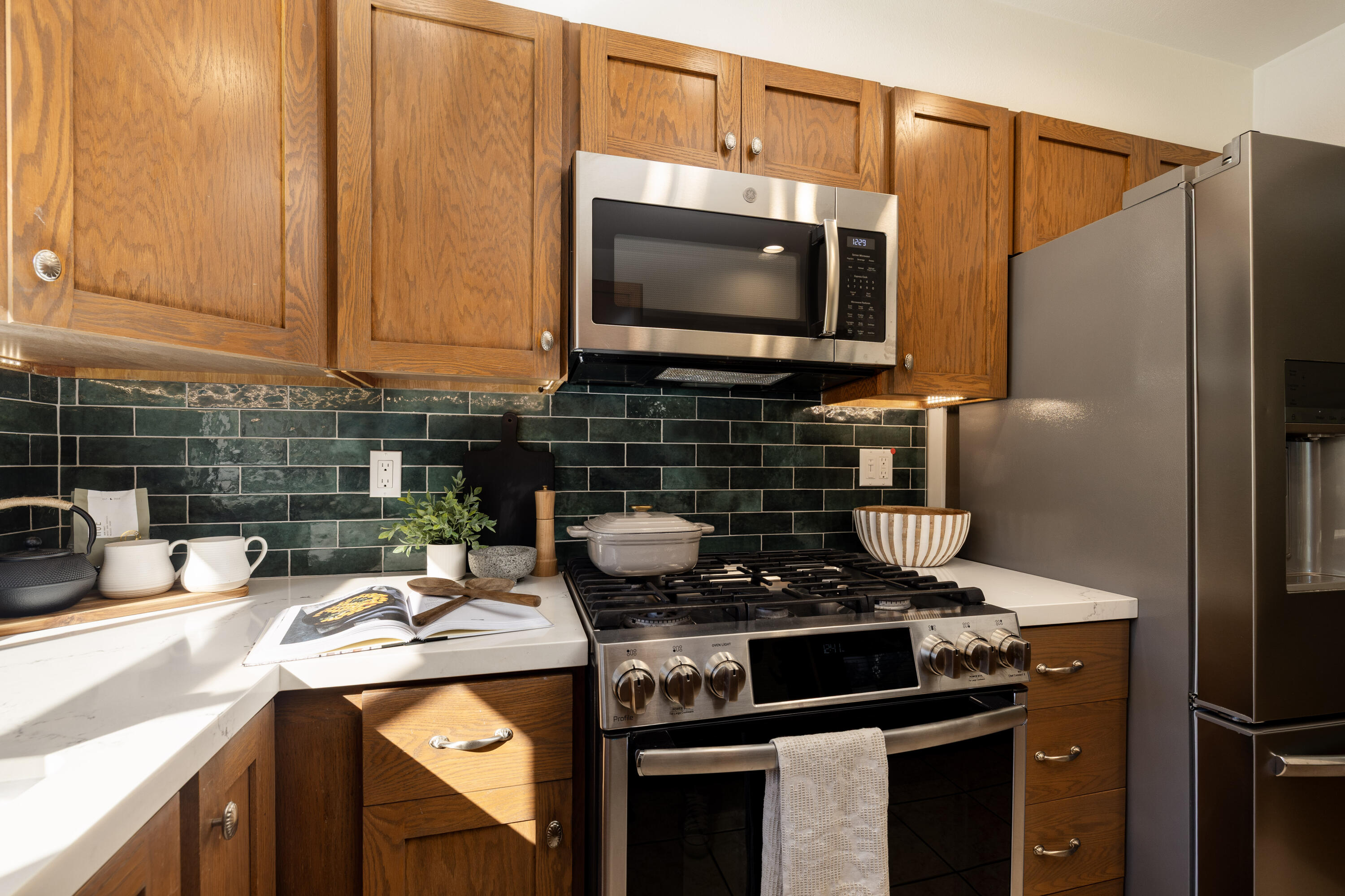 555 E Arrellaga Street 6