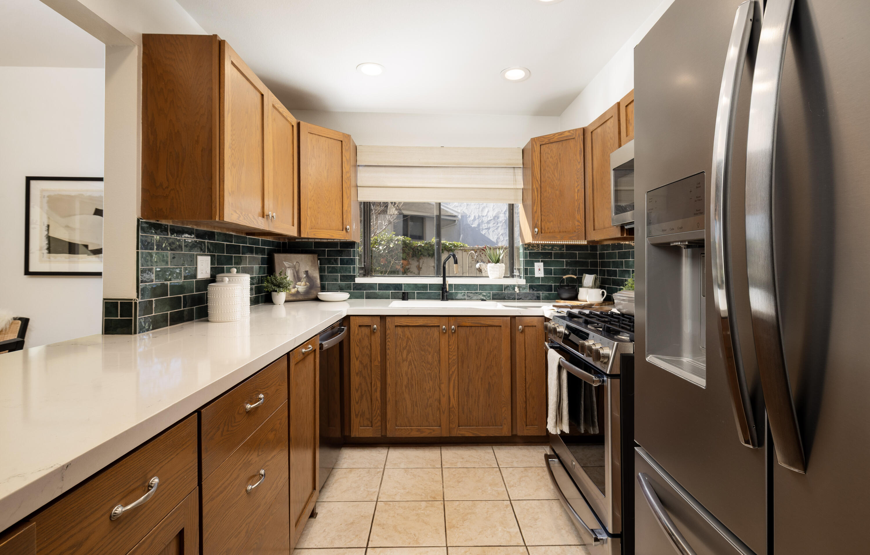 555 E Arrellaga Street 6