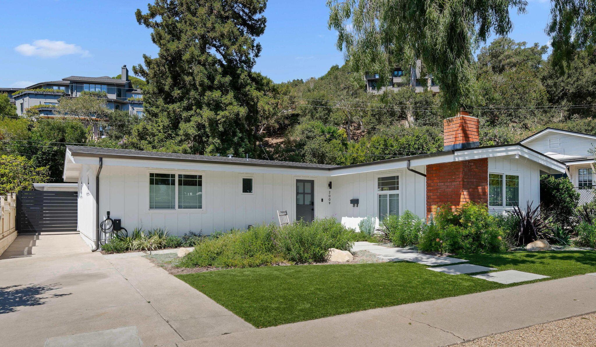 2009 Mountain Avenue