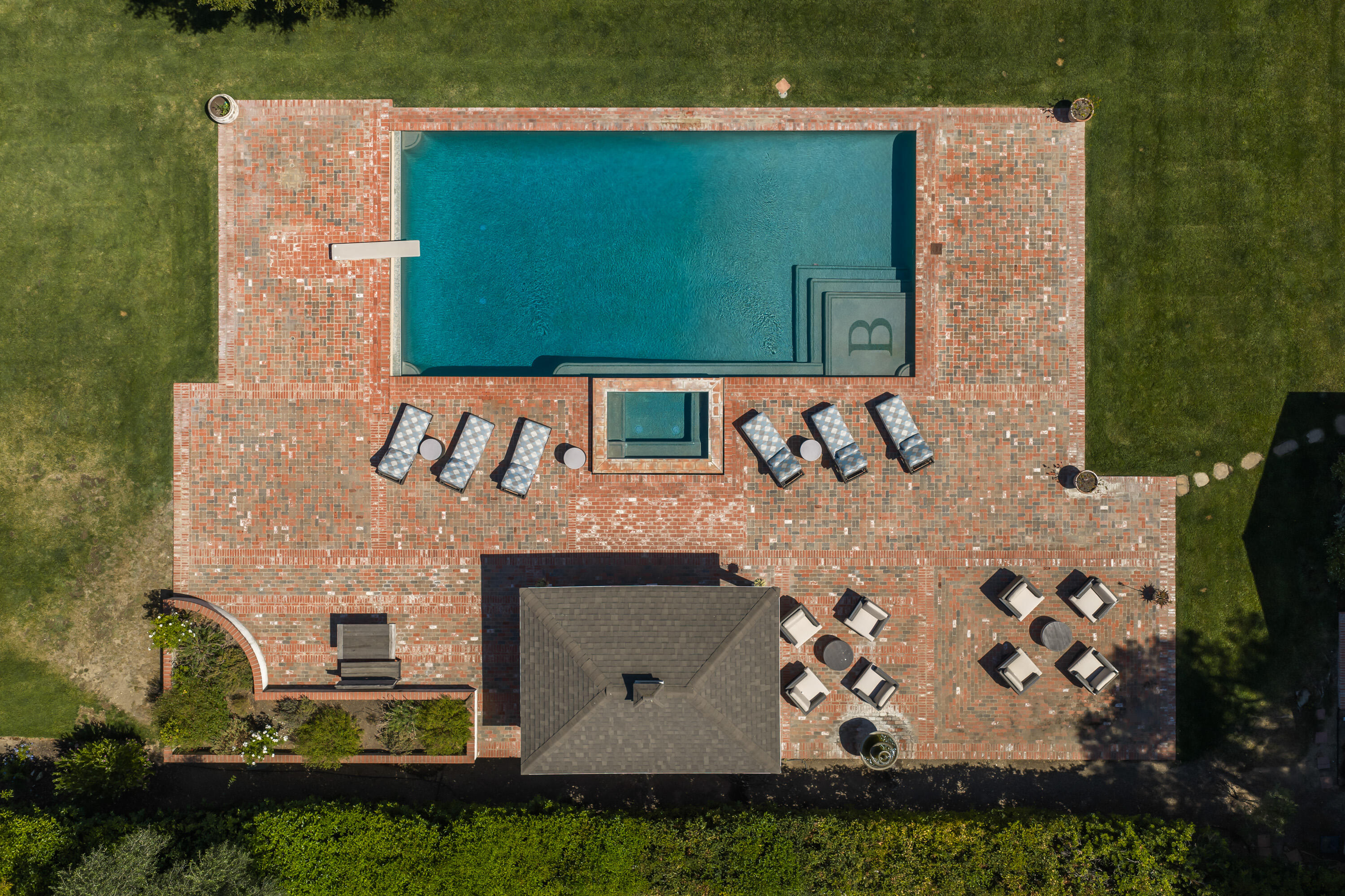 1283 Highland Road