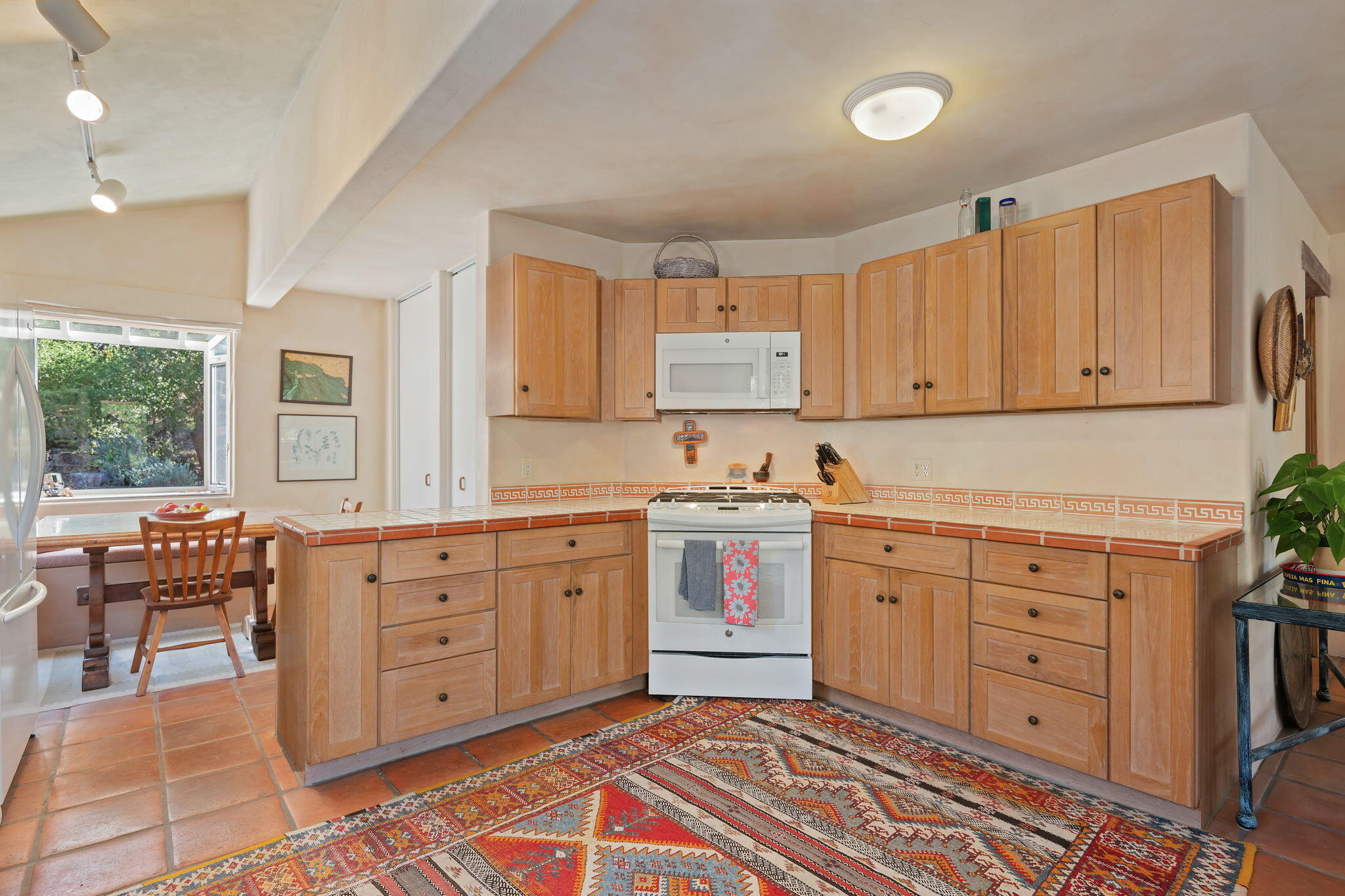 718 Las Canoas Place