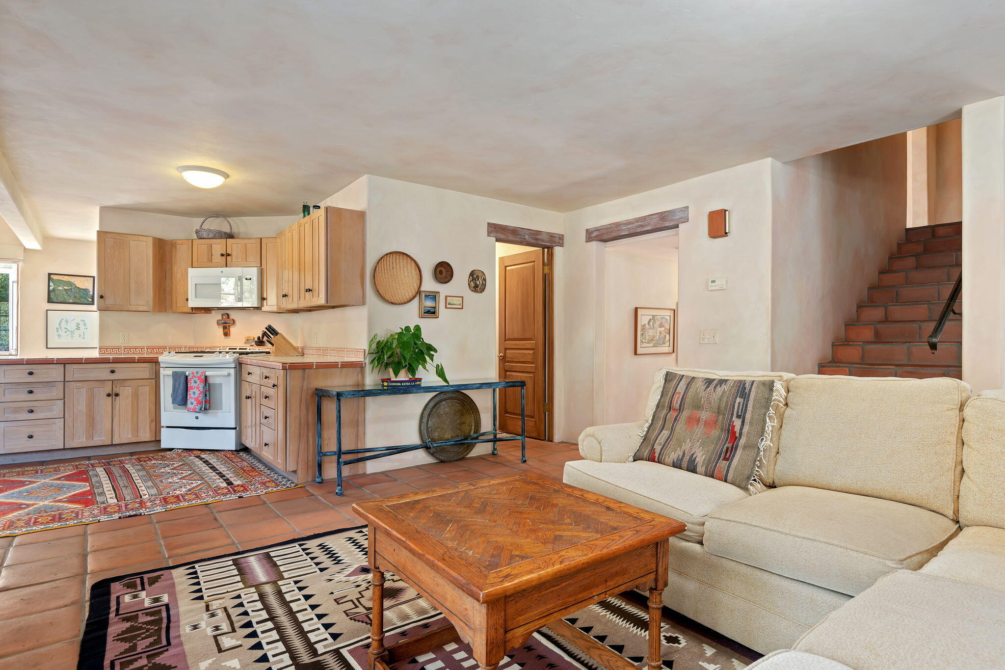 718 Las Canoas Place