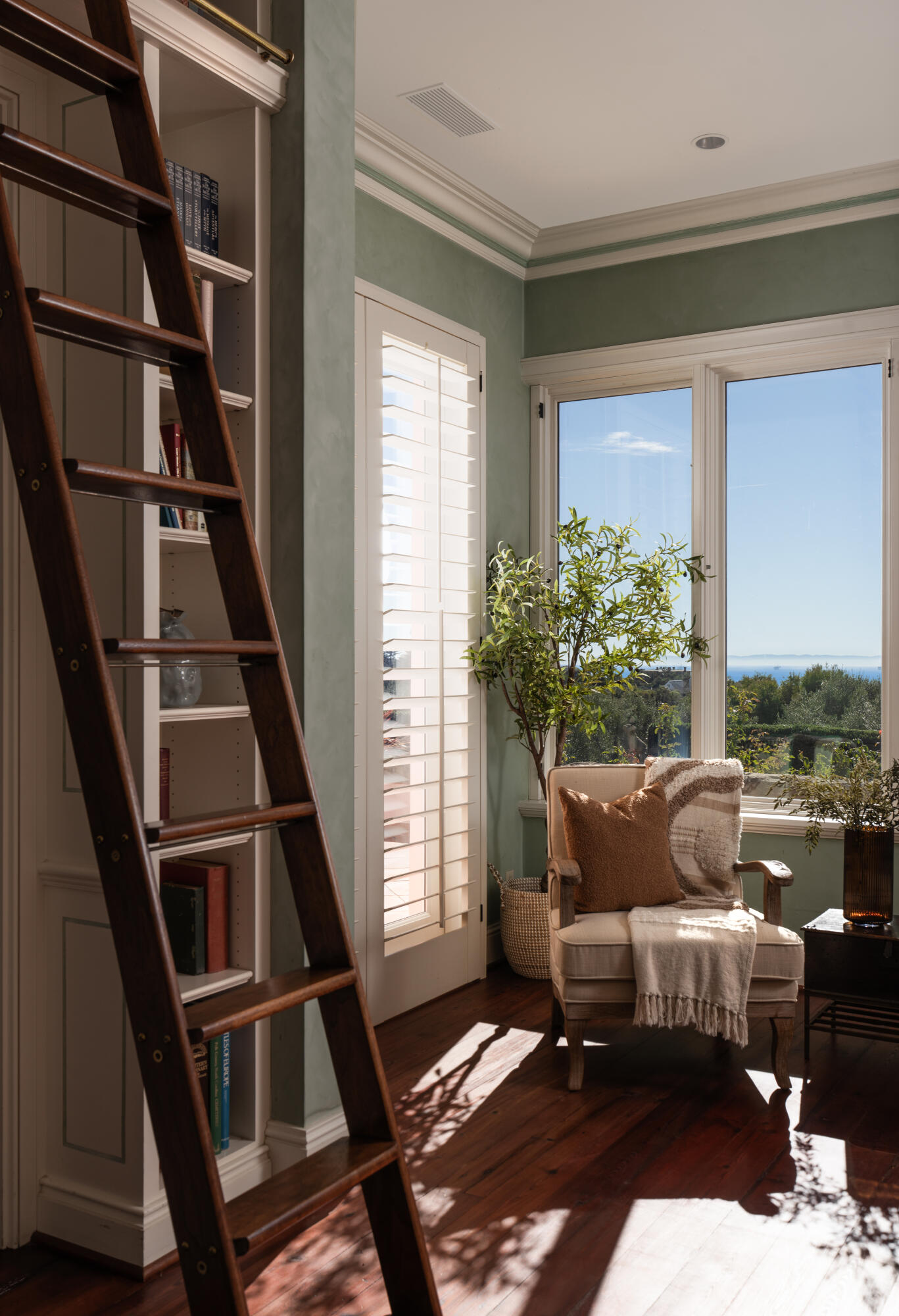 439 Meadowbrook Drive