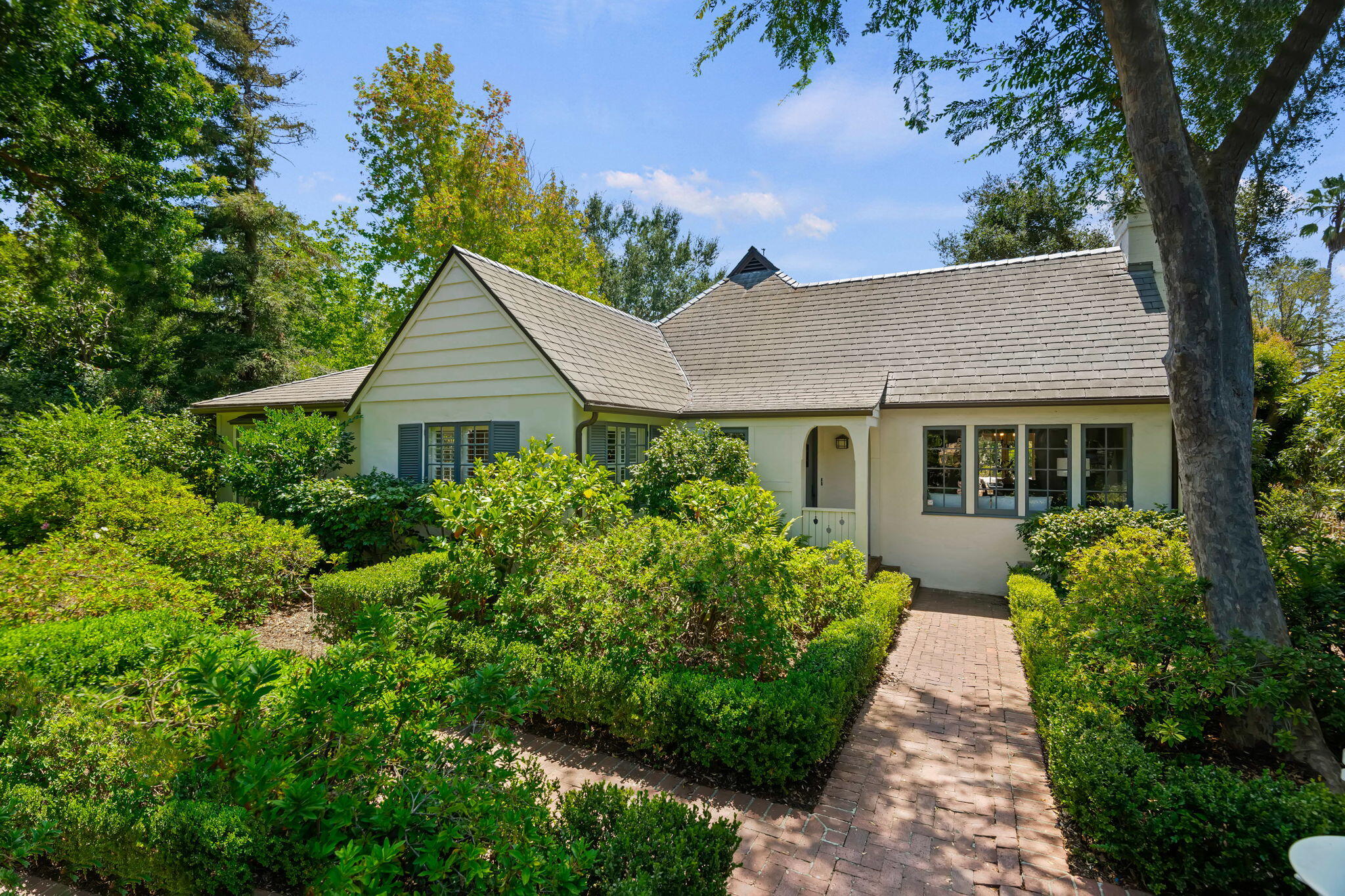 2707 Glendessary Lane