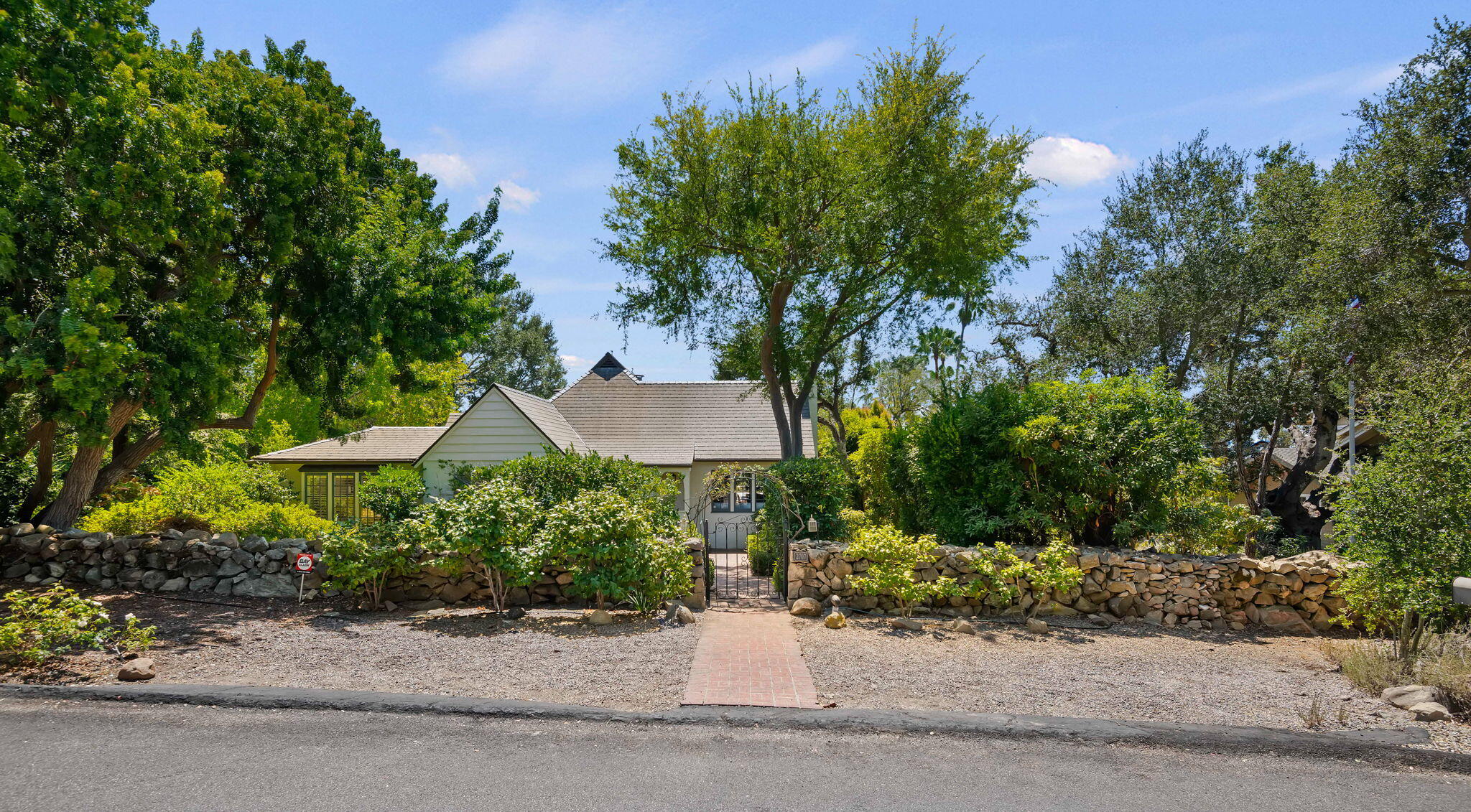 2707 Glendessary Lane