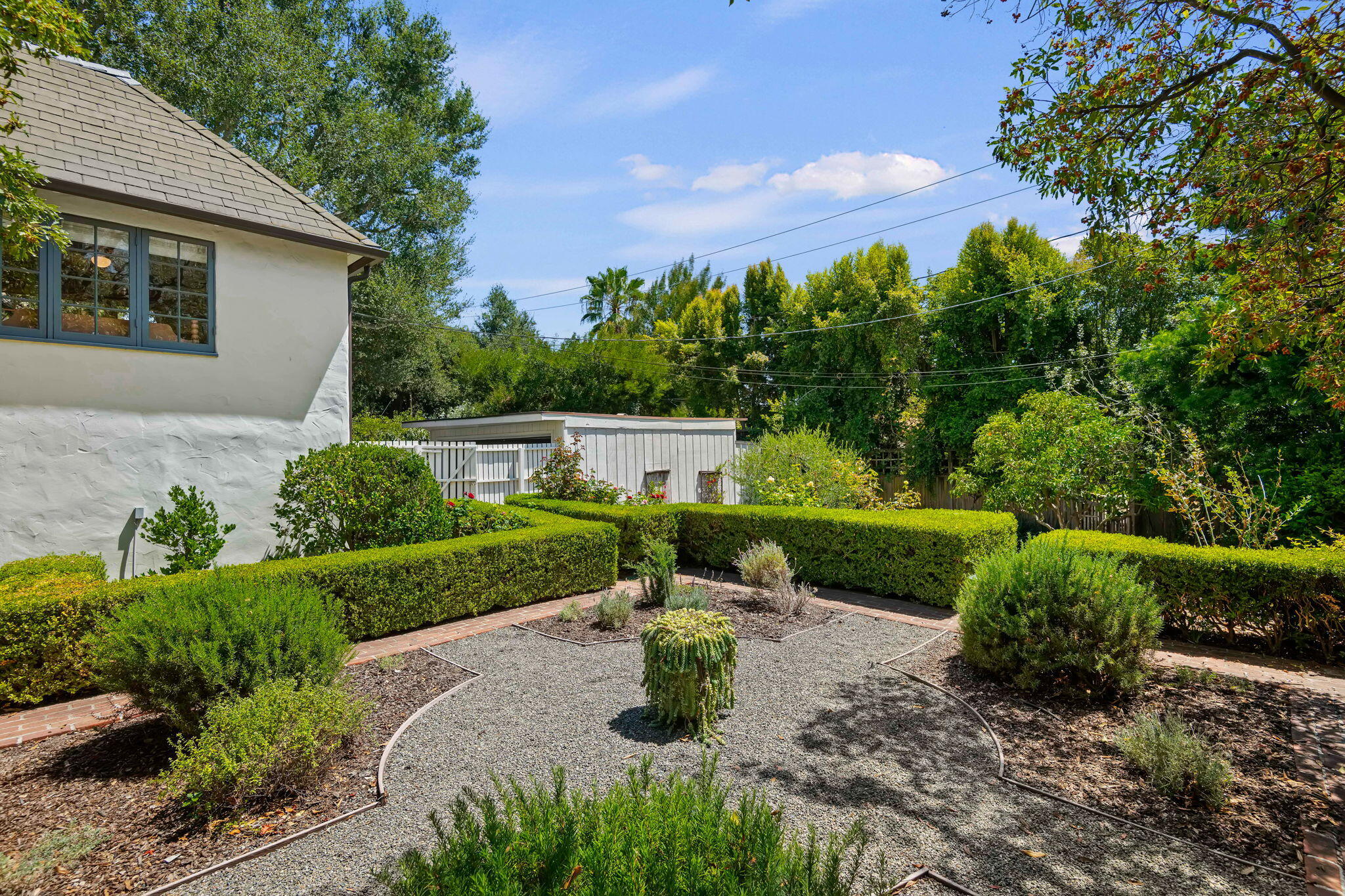 2707 Glendessary Lane