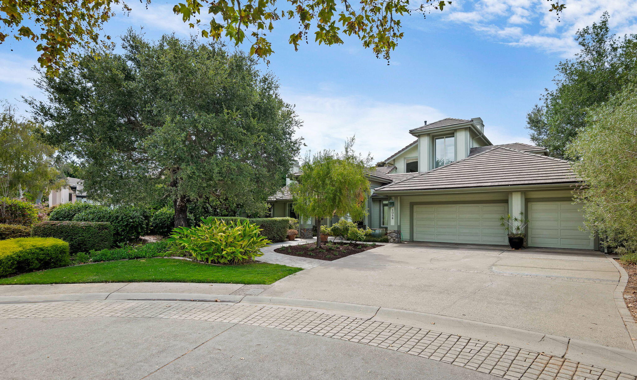 1086 Diamond Crest Court