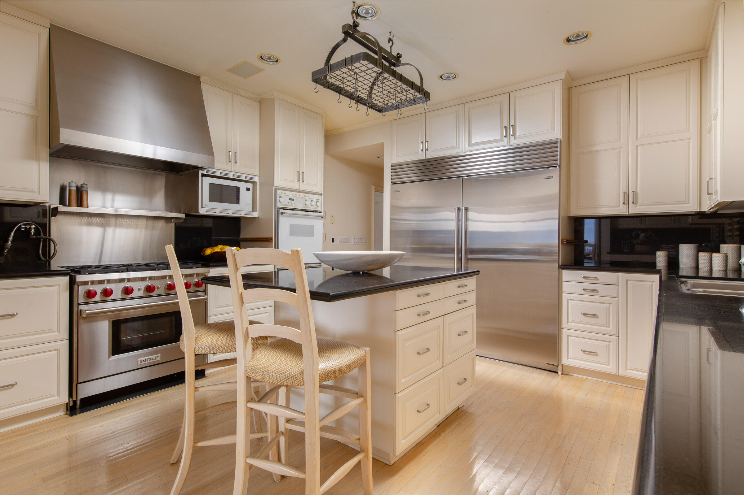 1469 Edgecliff Lane