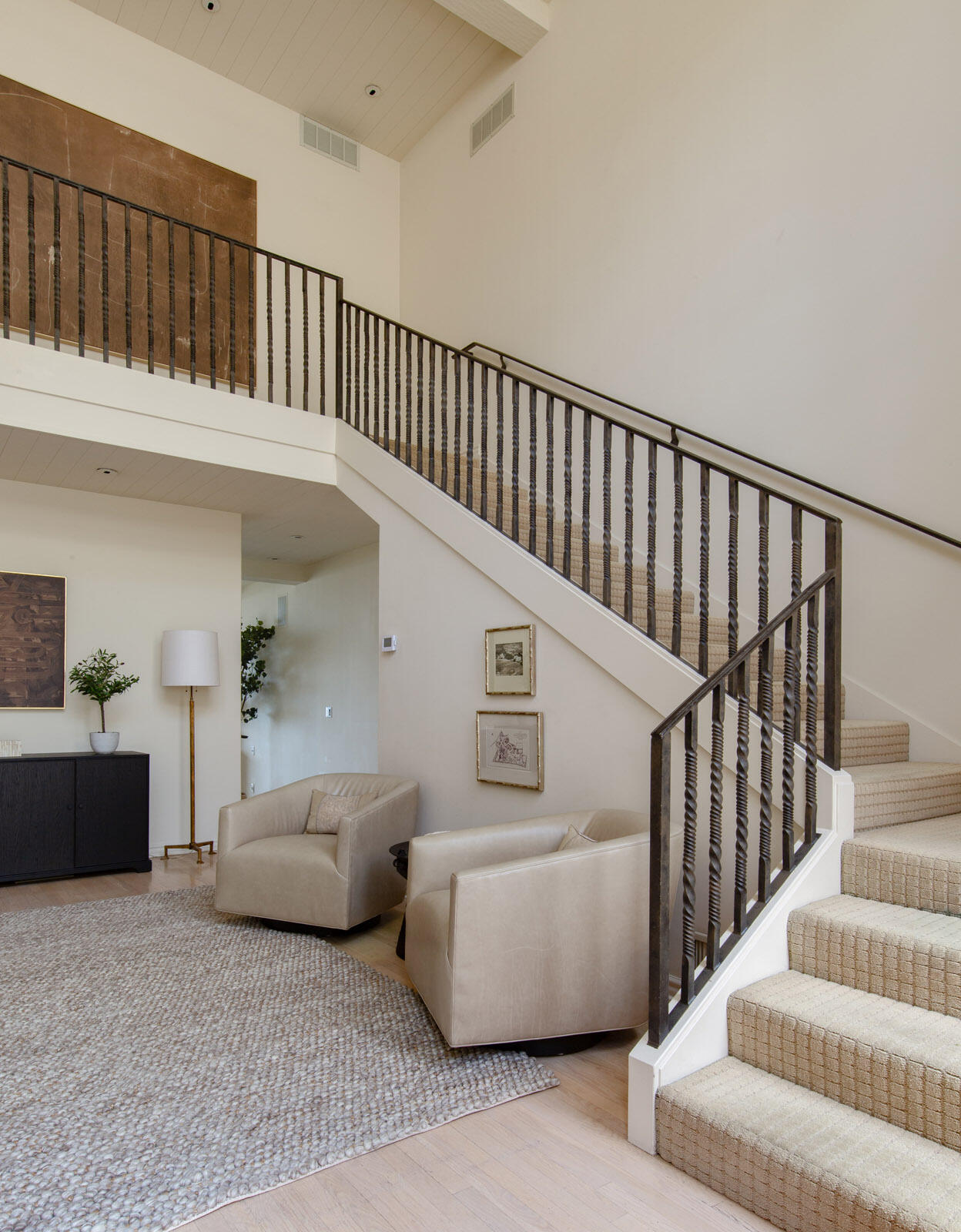1469 Edgecliff Lane