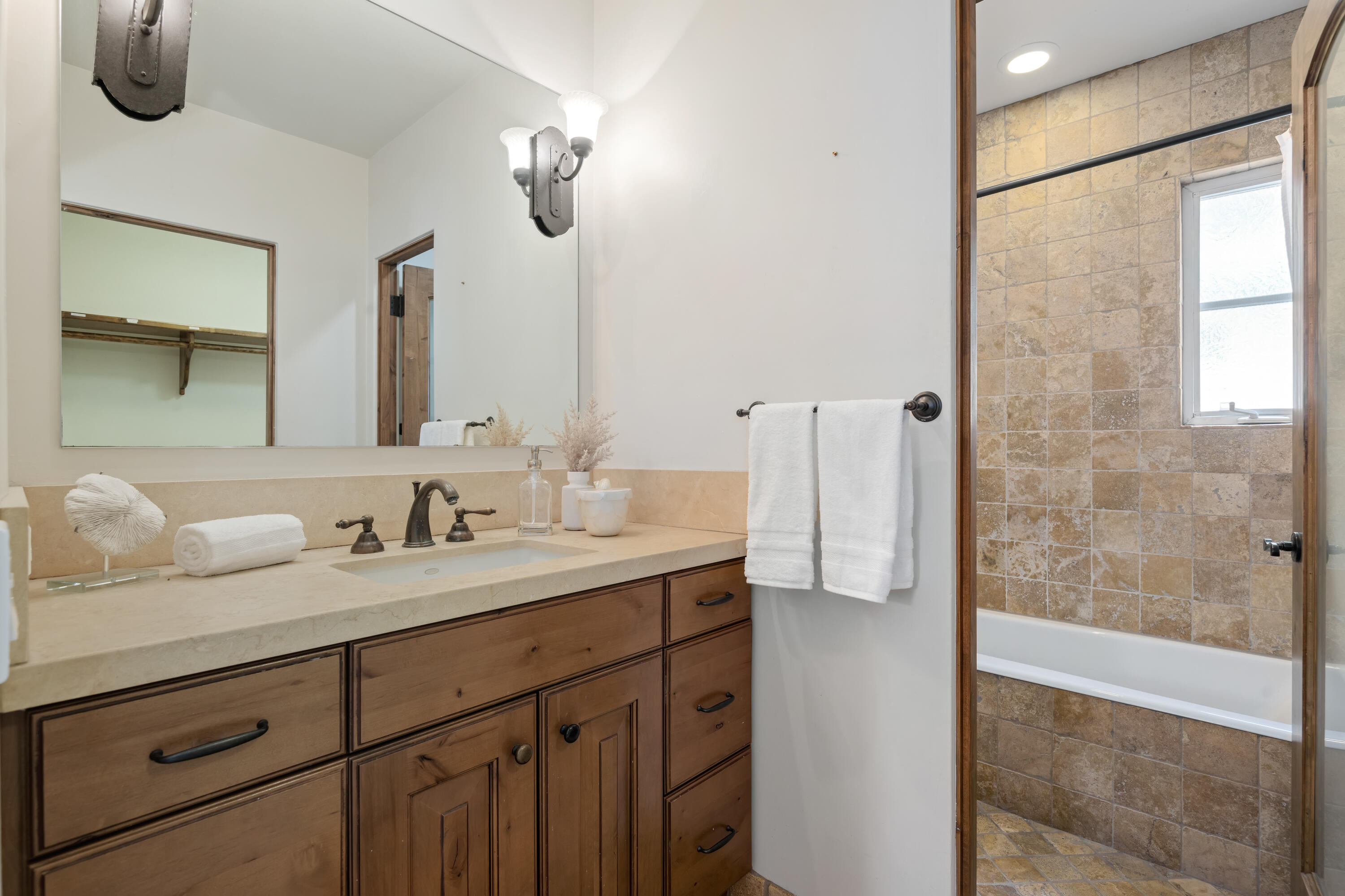 618 Anacapa Street 5