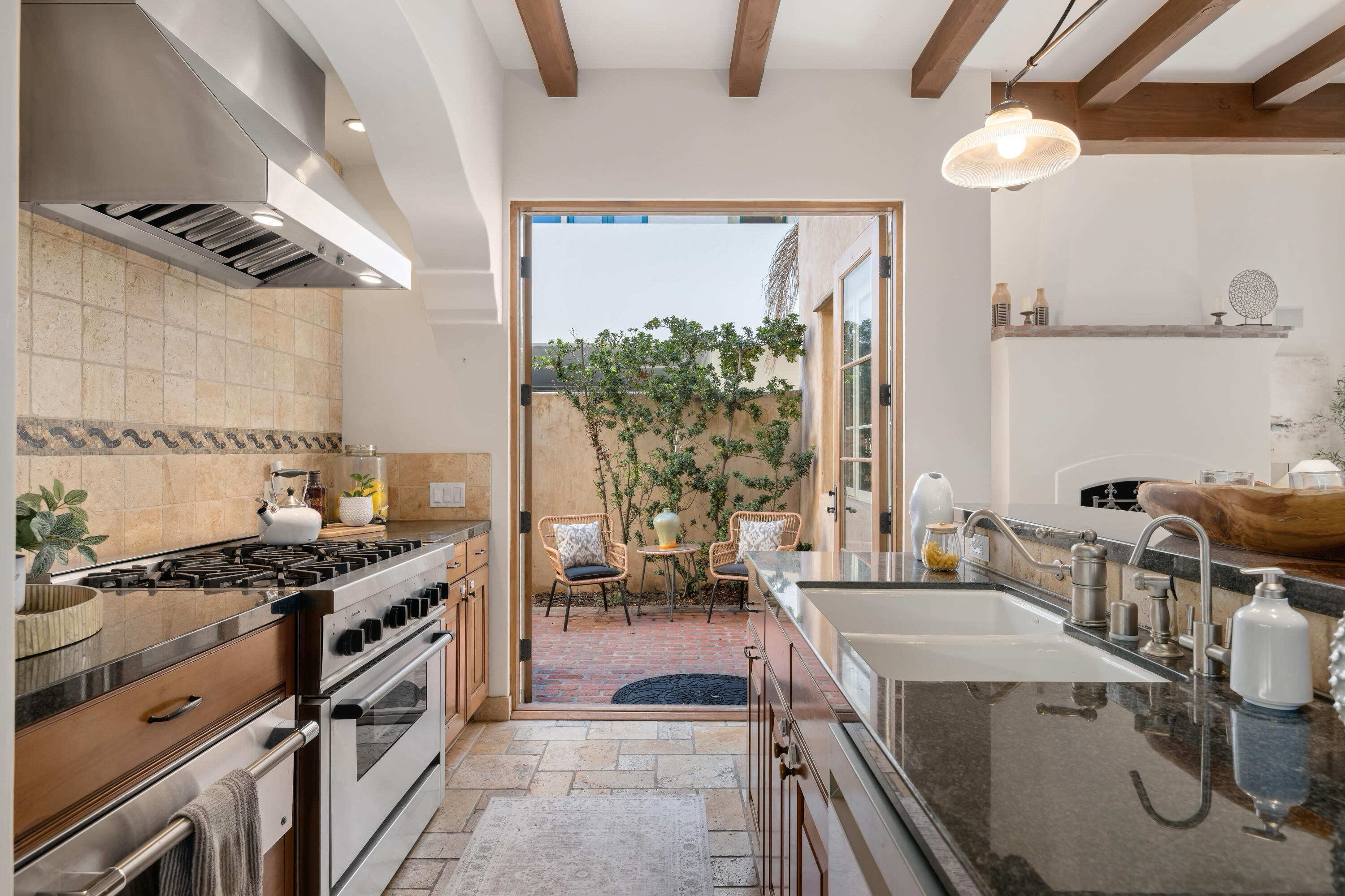 618 Anacapa Street 5