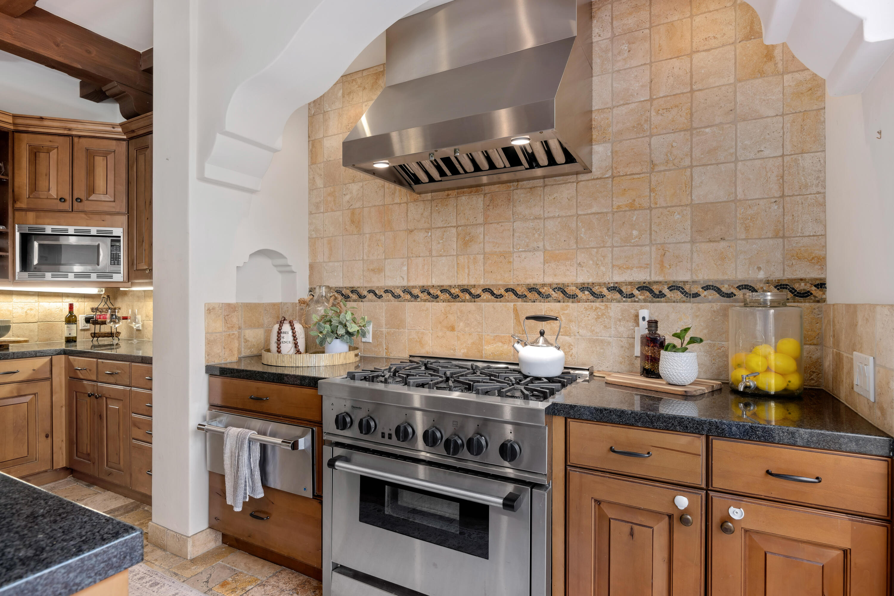 618 Anacapa Street 5