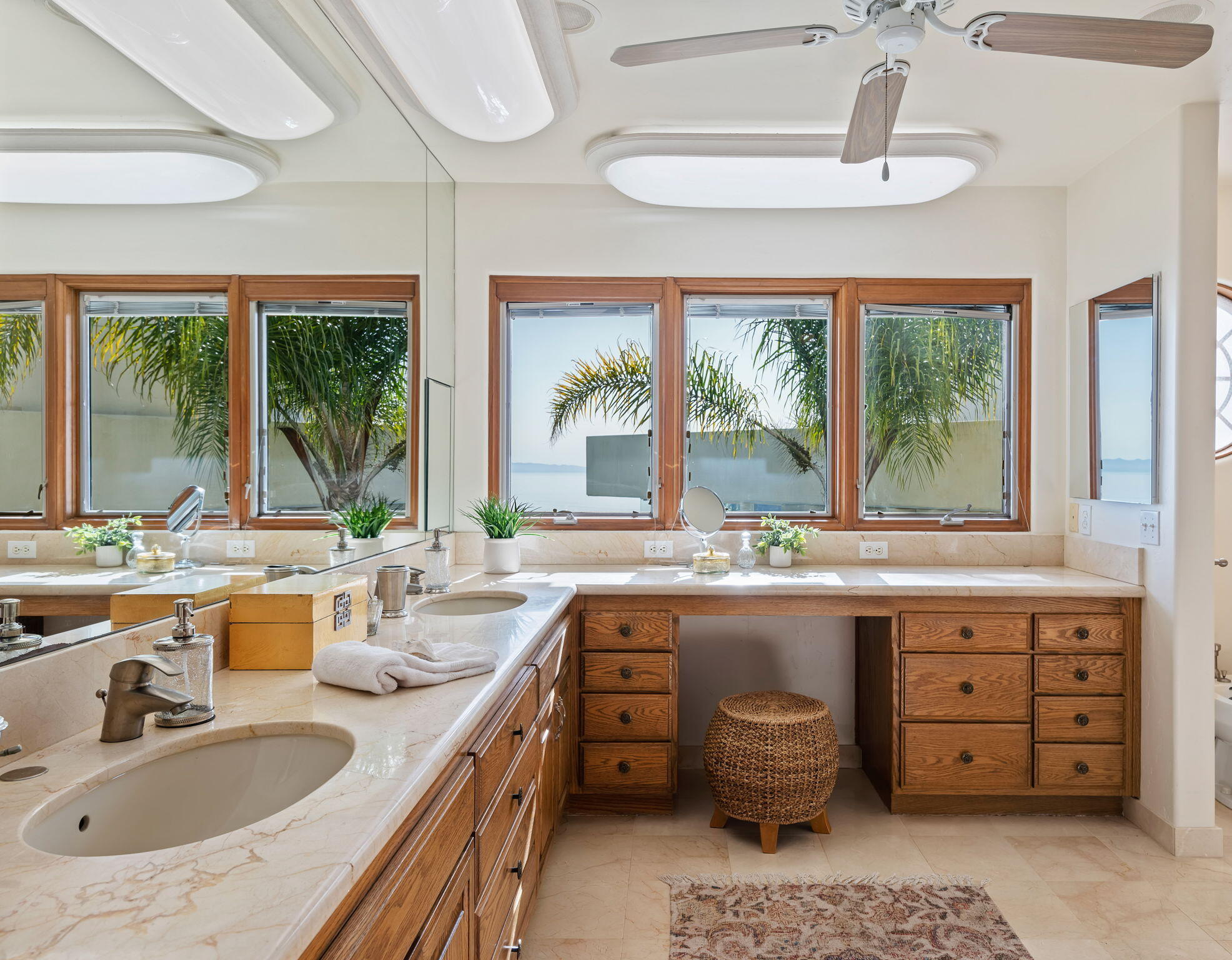 1640 La Vista Del Oceano Drive