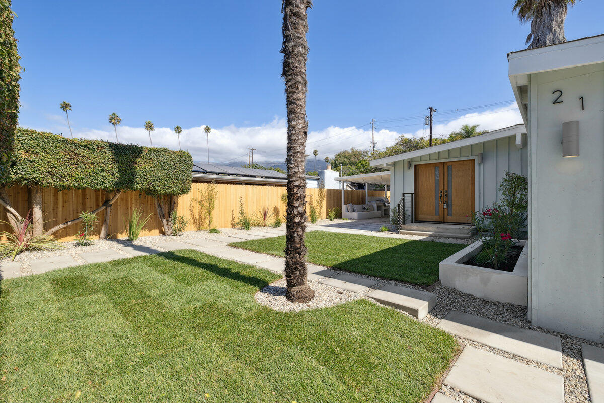 21 La Cadena Street