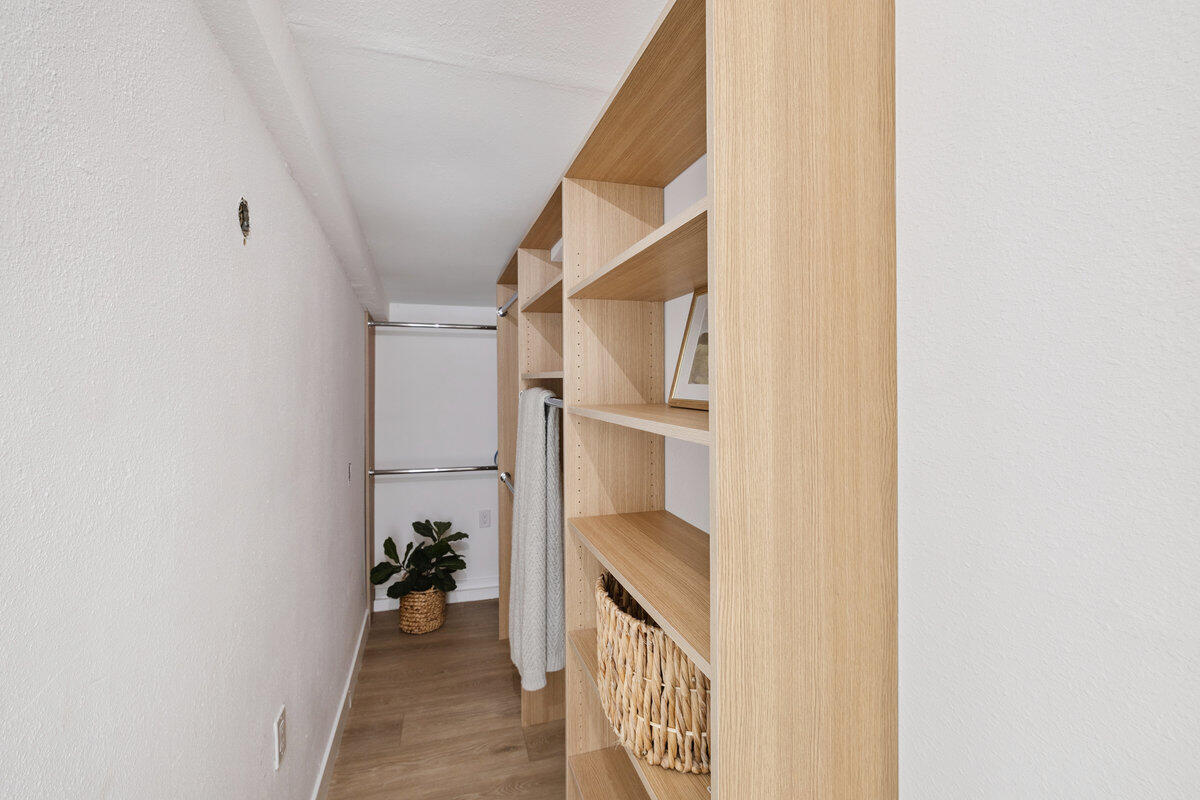 21 La Cadena Street