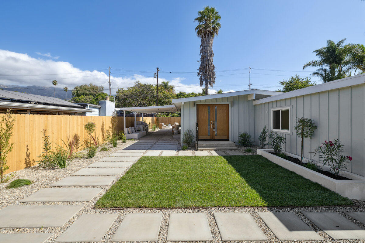 21 La Cadena Street