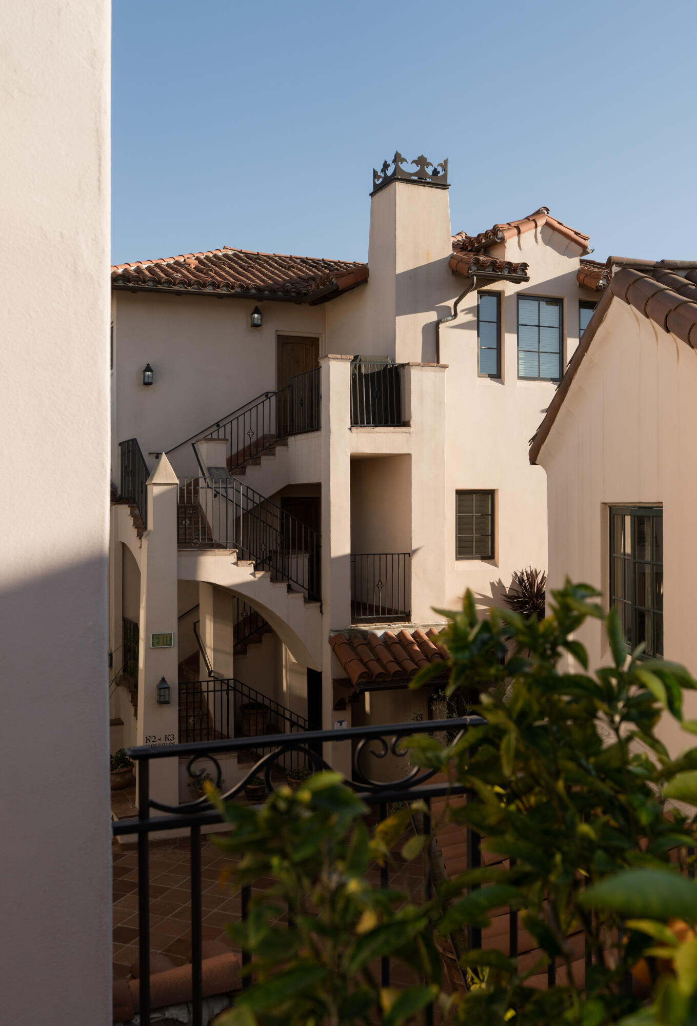 105 W De La Guerra Street F2