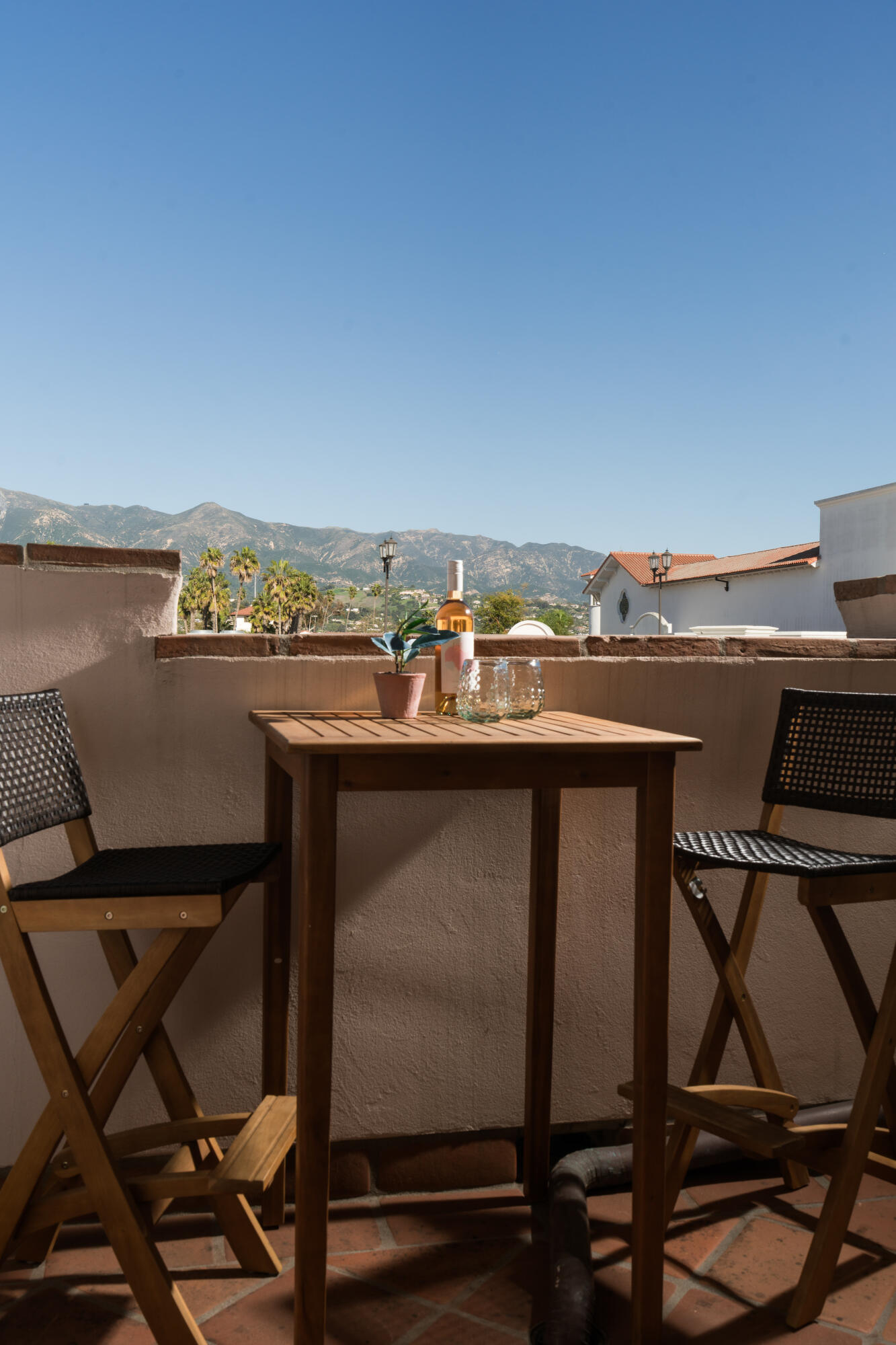 105 W De La Guerra Street F2