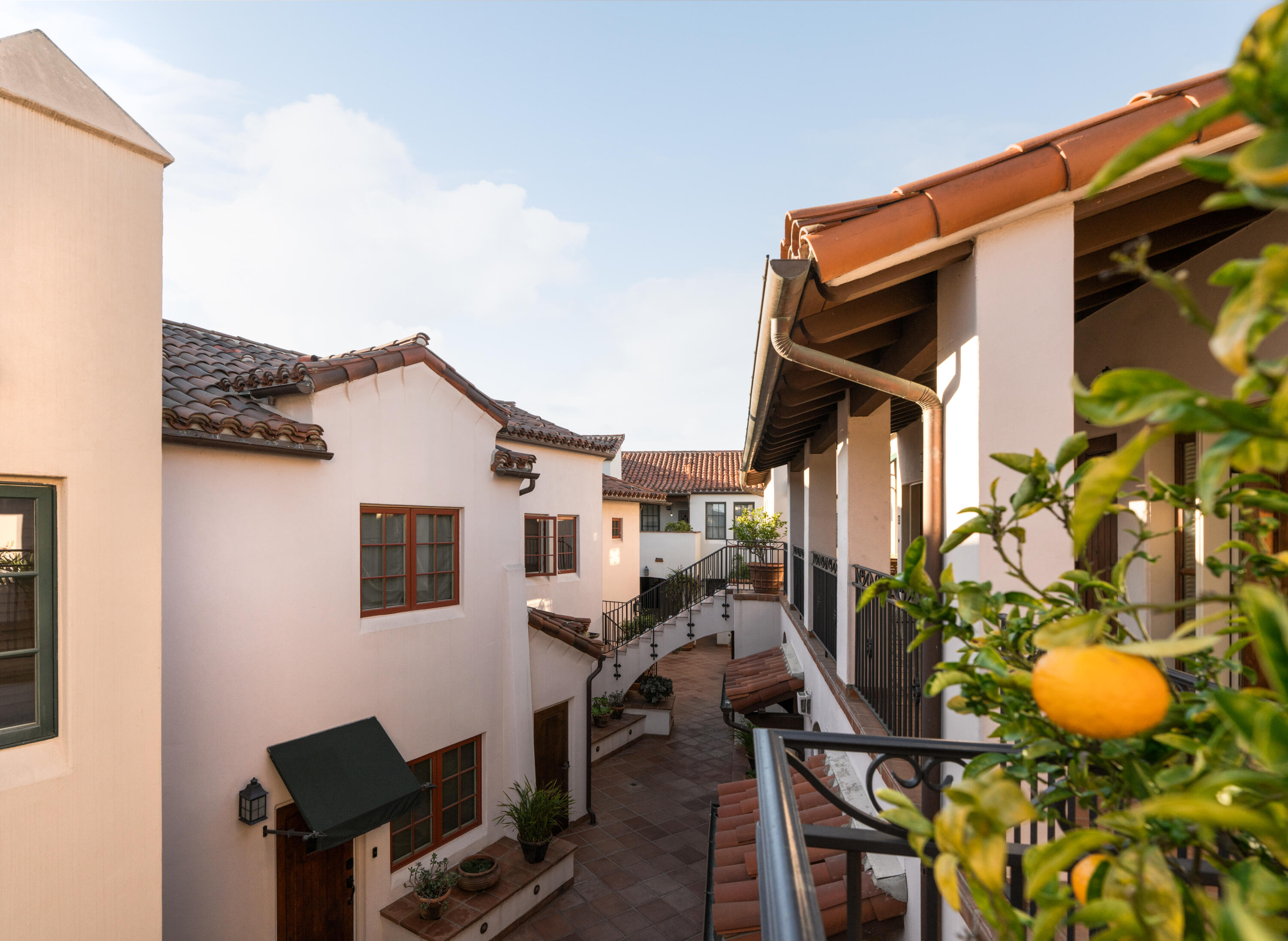 105 W De La Guerra Street F2